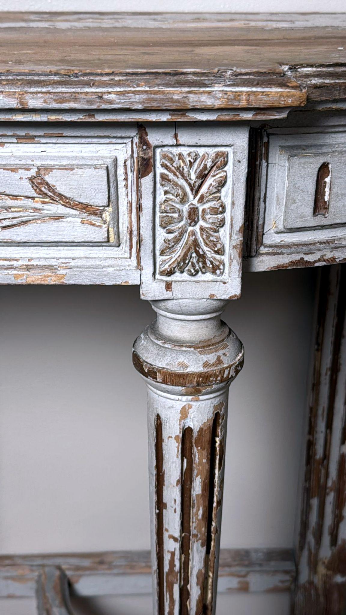 Louis XVI-Style French Console Table In White Lacquer For Sale 6
