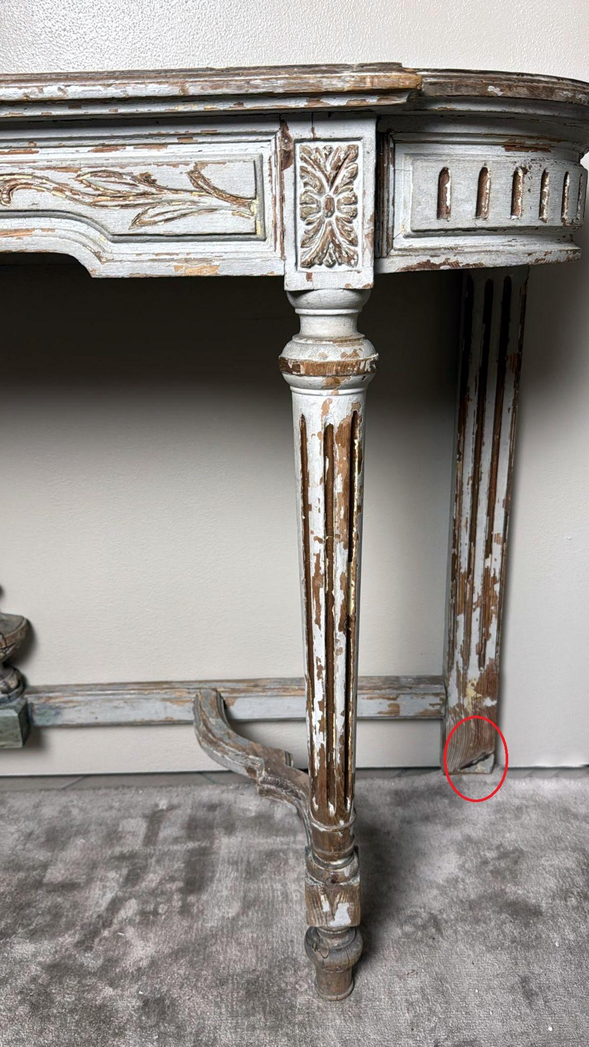 Louis XVI-Style French Console Table In White Lacquer For Sale 8