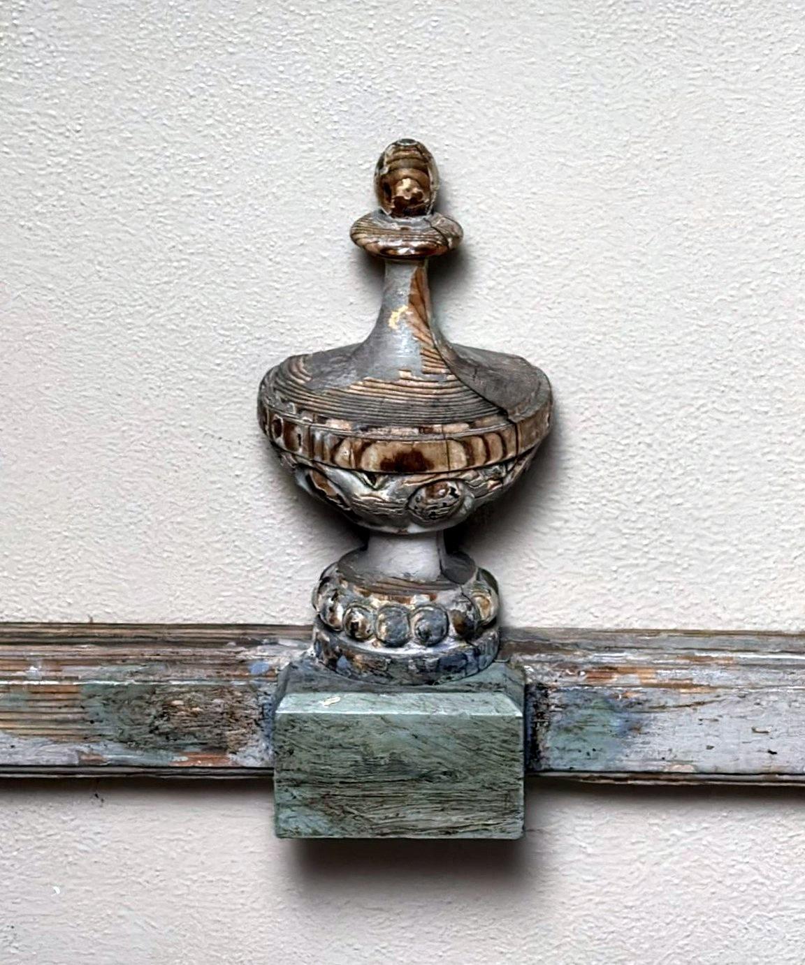 Louis XVI-Style French Console Table In White Lacquer For Sale 11