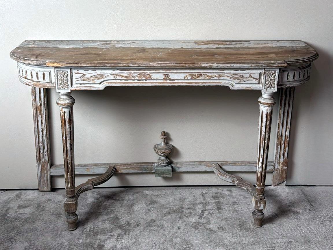 We kindly invite you to read the full description, as it provides detailed technical and historical information to ensure the authenticity of our pieces.
This elegant and refined French console table is crafted entirely from walnut wood. The top