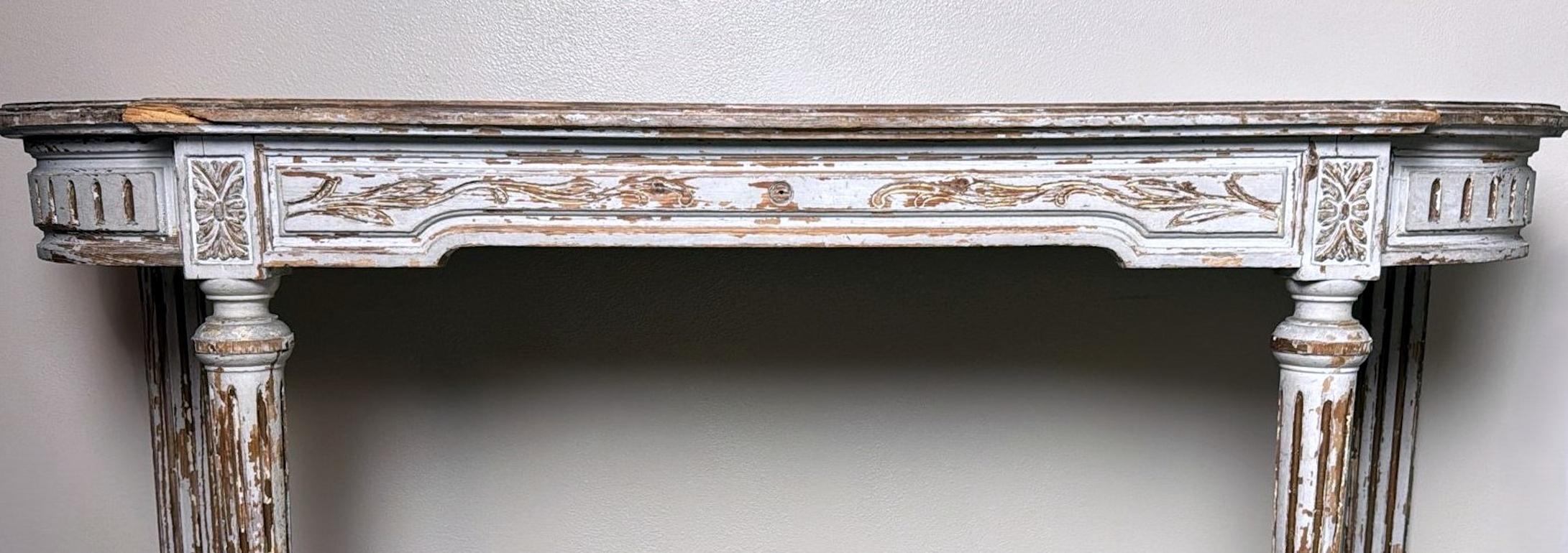 Louis XVI-Style French Console Table In White Lacquer For Sale 3