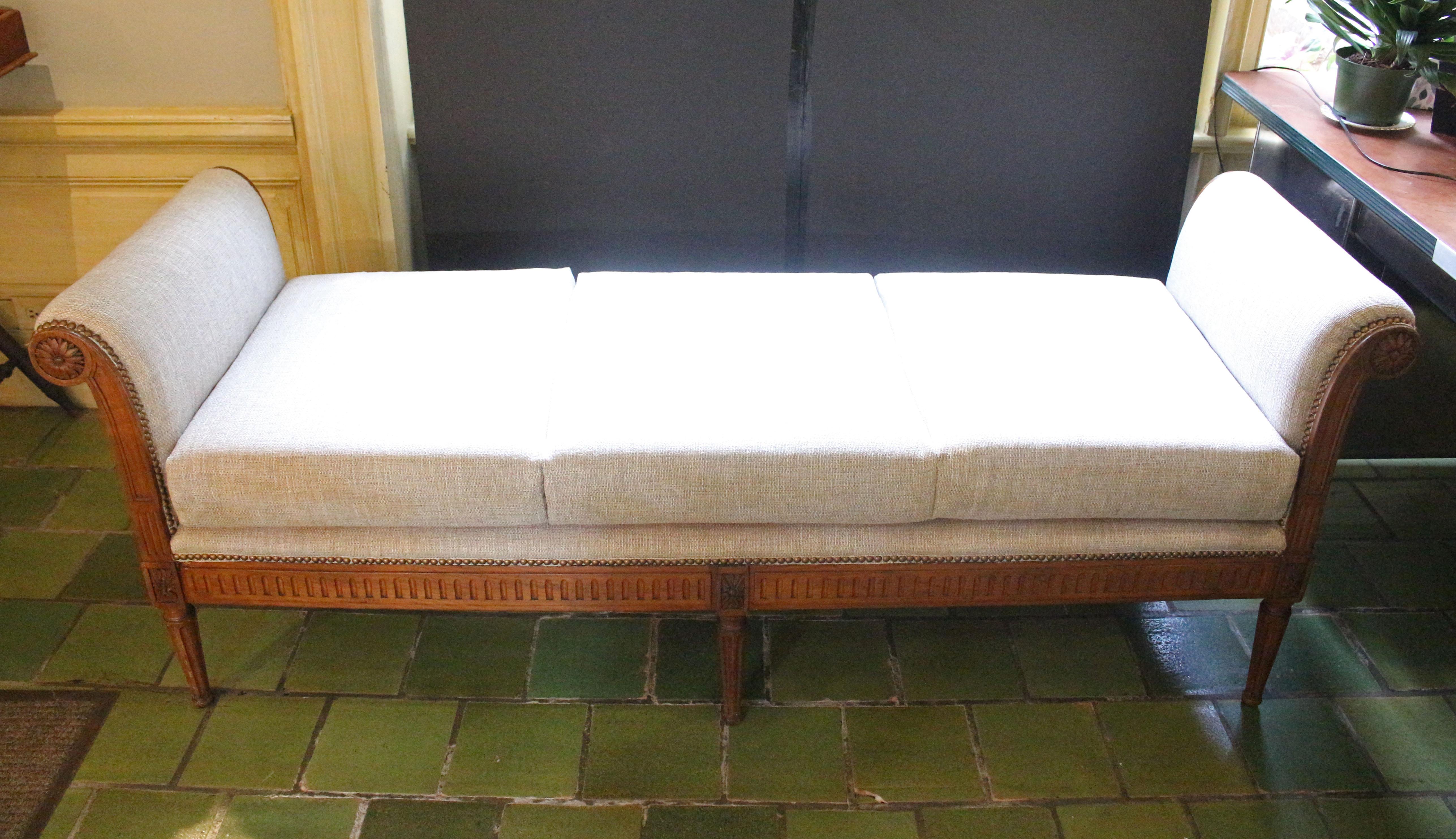 Carved Louis XVI Style French Day Bed