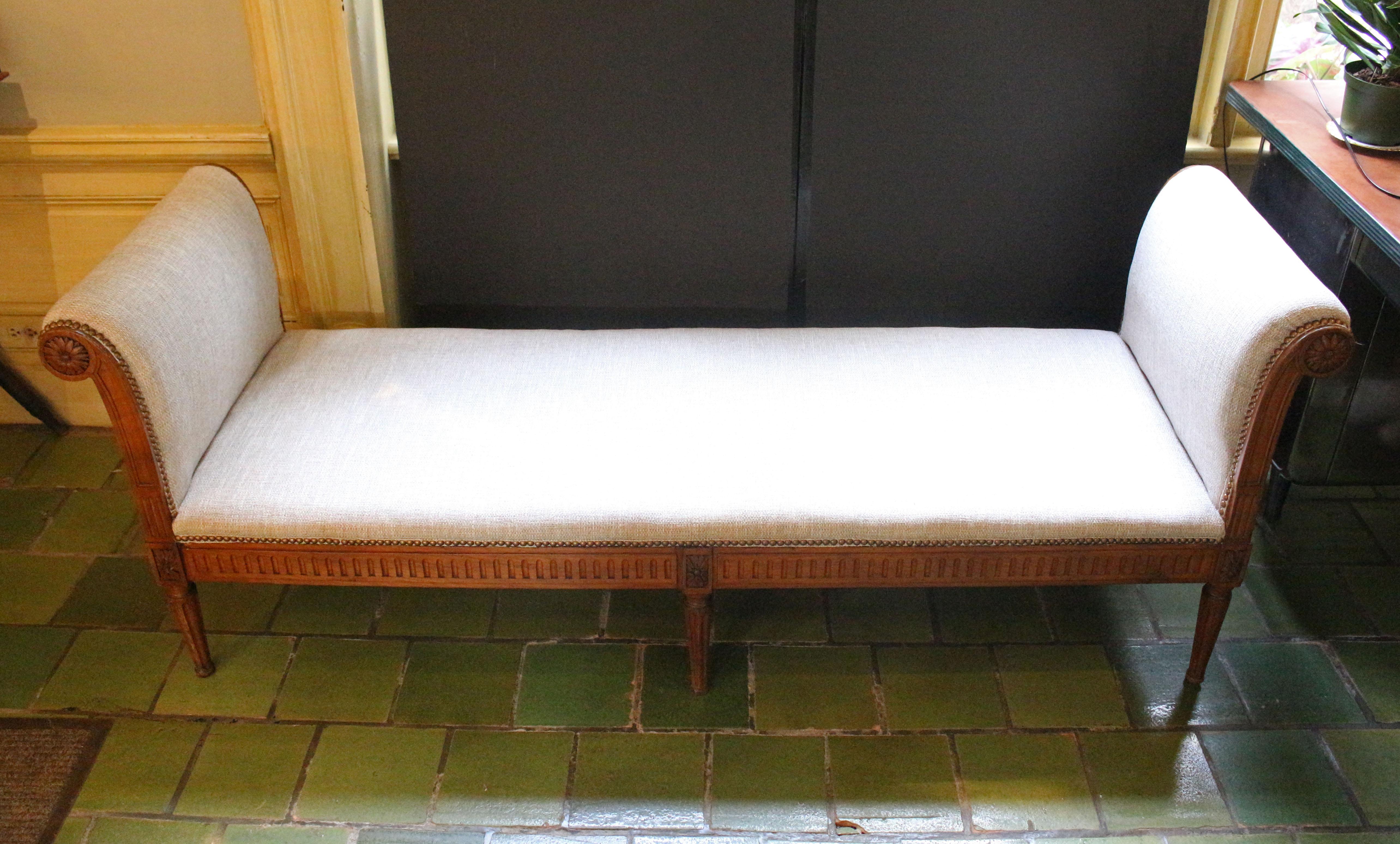 Louis XVI Style French Day Bed In Good Condition In Chapel Hill, NC