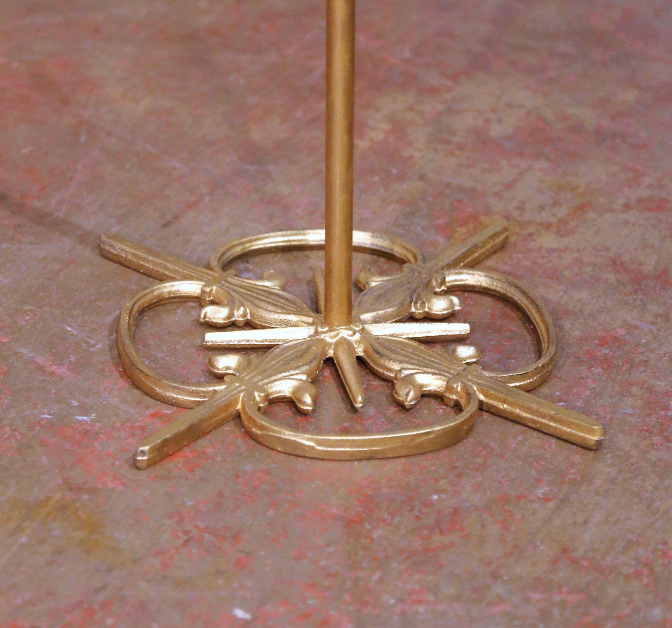 Fatto a mano Set di utensili per caminetto in metallo dorato in stile Luigi XVI con motivi floreali in vendita