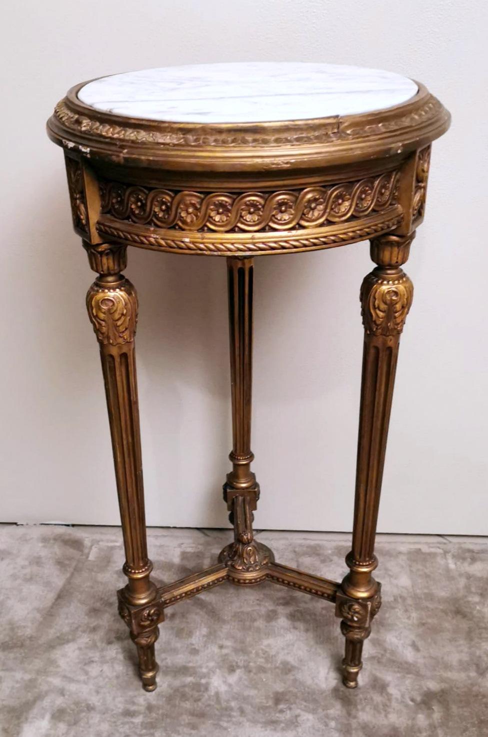 We kindly suggest you read the whole description, because with it we try to give you detailed technical and historical information to guarantee the authenticity of our objects.
Elegant and refined French guéridon in Louis XVI style in gilded wood;