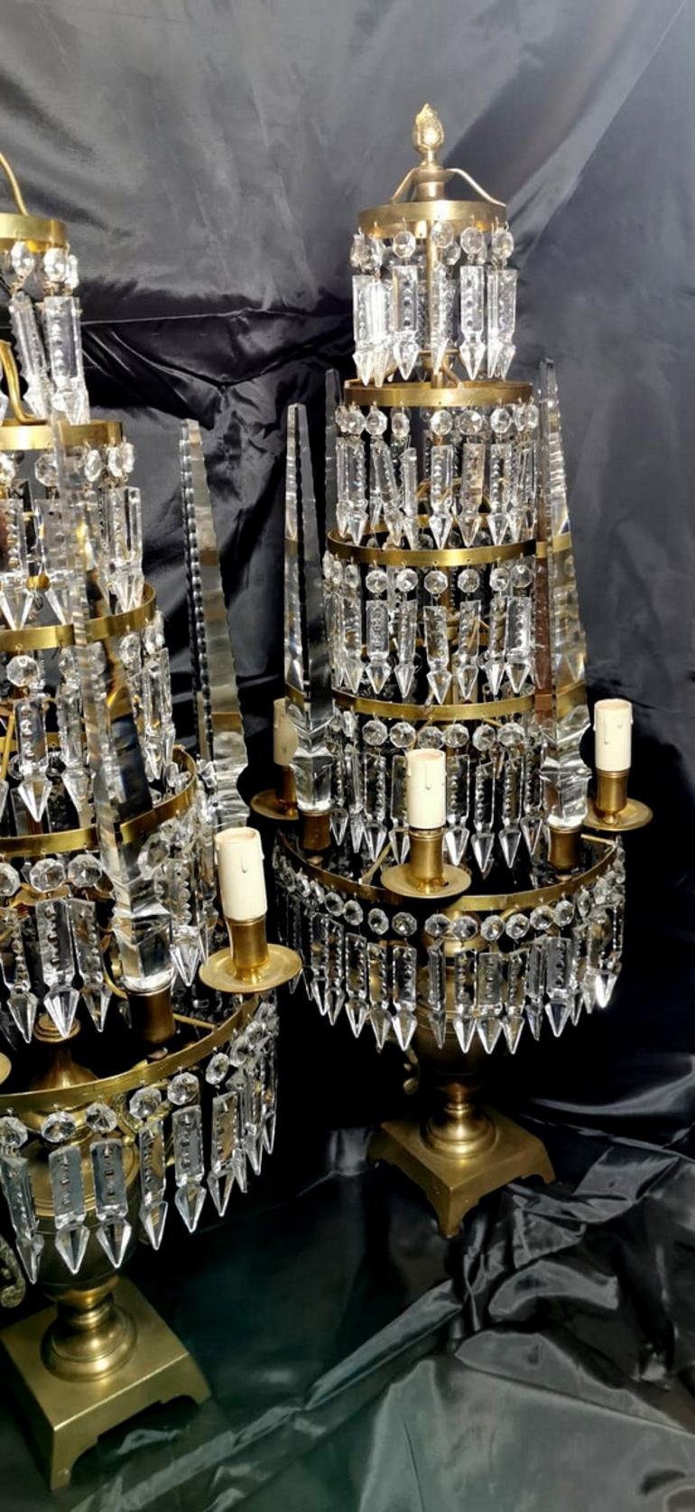 Louis XVI Stil Französisch Majestic Paar Kristall und Bronze Girandolen (Geschnitzt) im Angebot