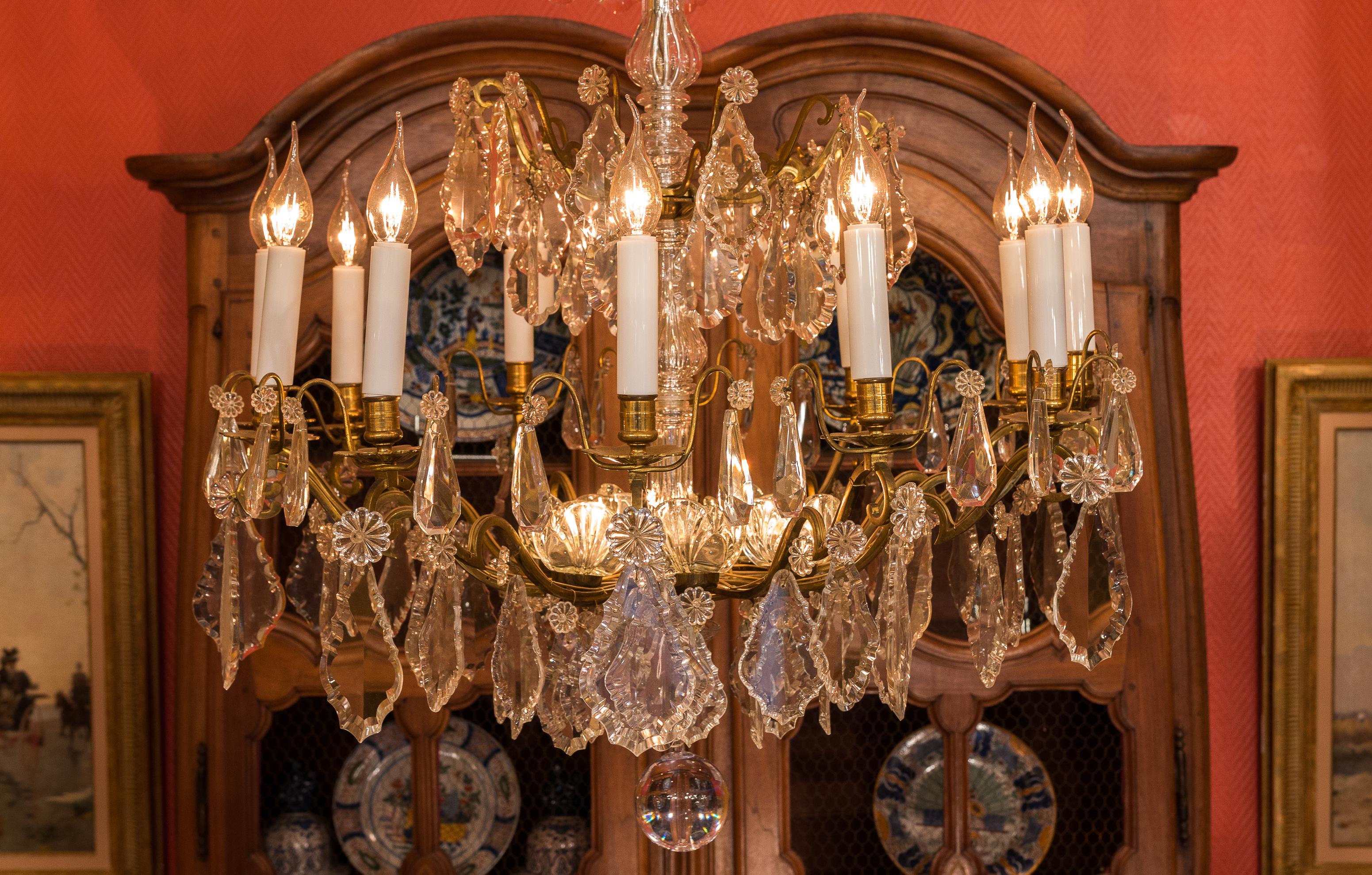 Louis XVI Style French Mid-20th Century, Bronze & Crystal Chandelier, circa 1950 In Good Condition In Saint Ouen, FR