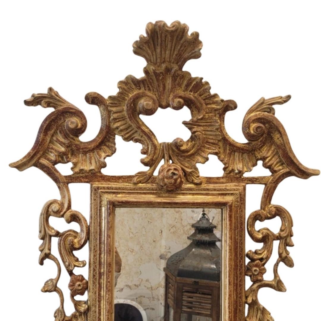 Specchio francese da parete in stile Luigi XVI  legno intagliato e dorato in vendita 11