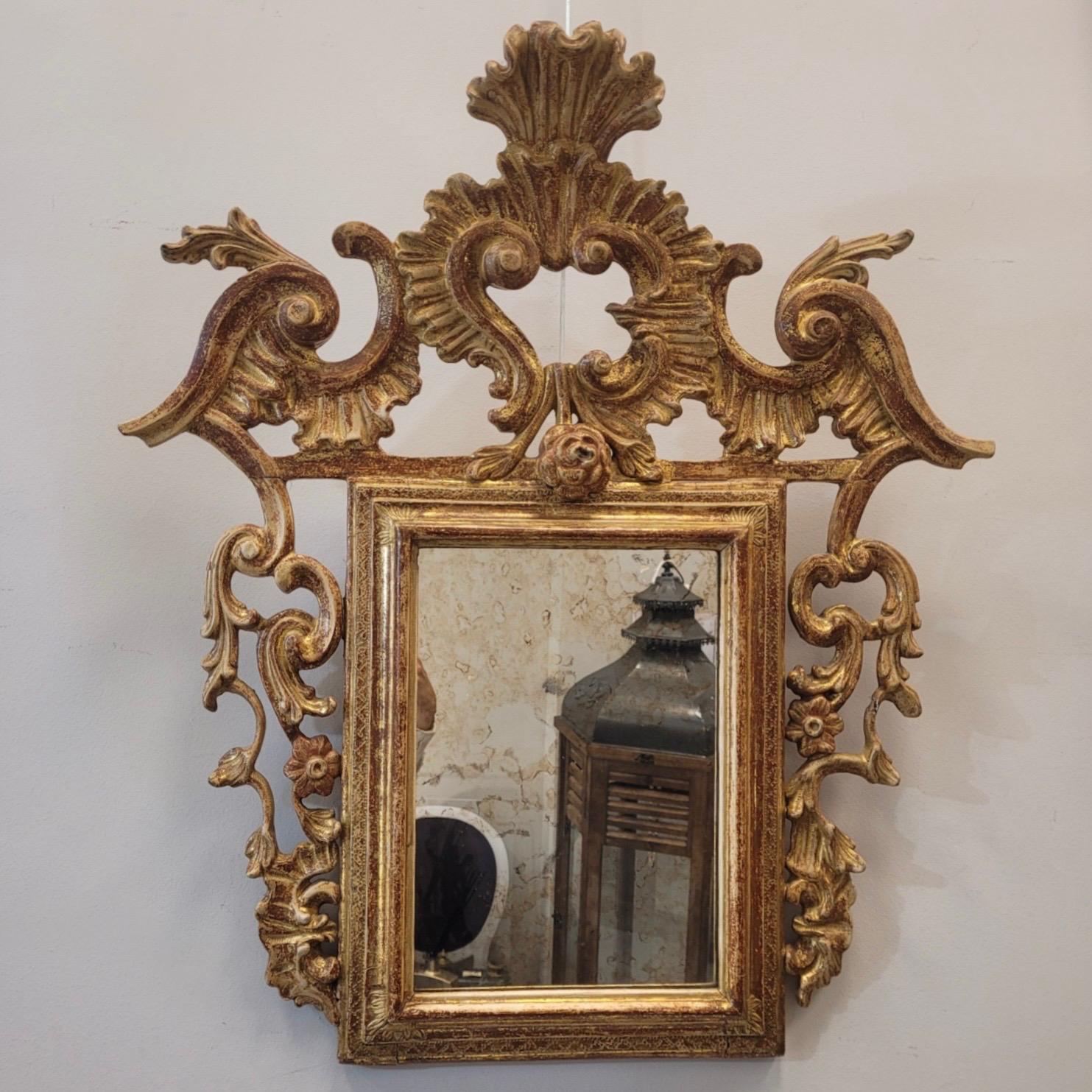 Specchio francese da parete in stile Luigi XVI  legno intagliato e dorato in vendita 12