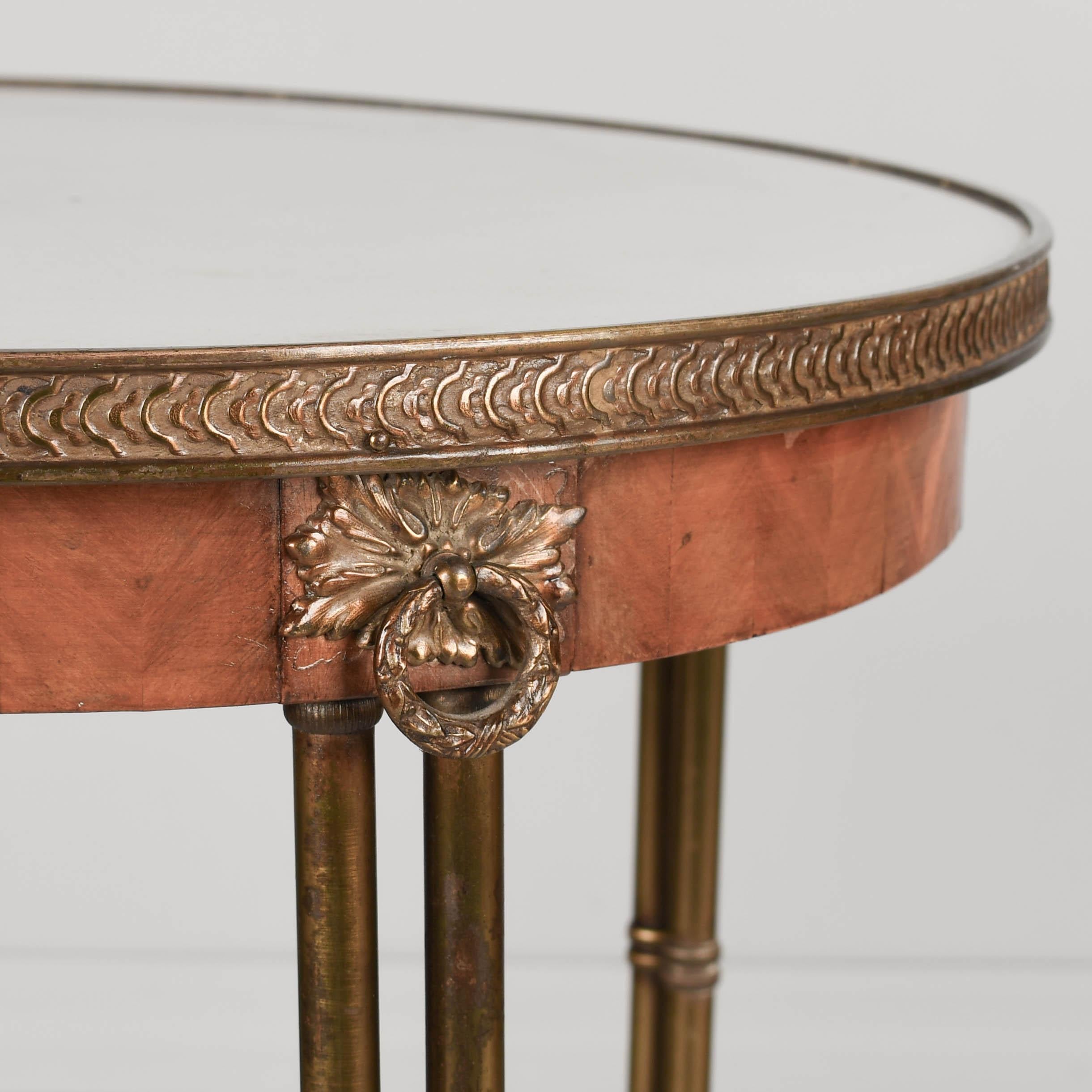 Table d'appoint ovale française de style Louis XVI en vente 7