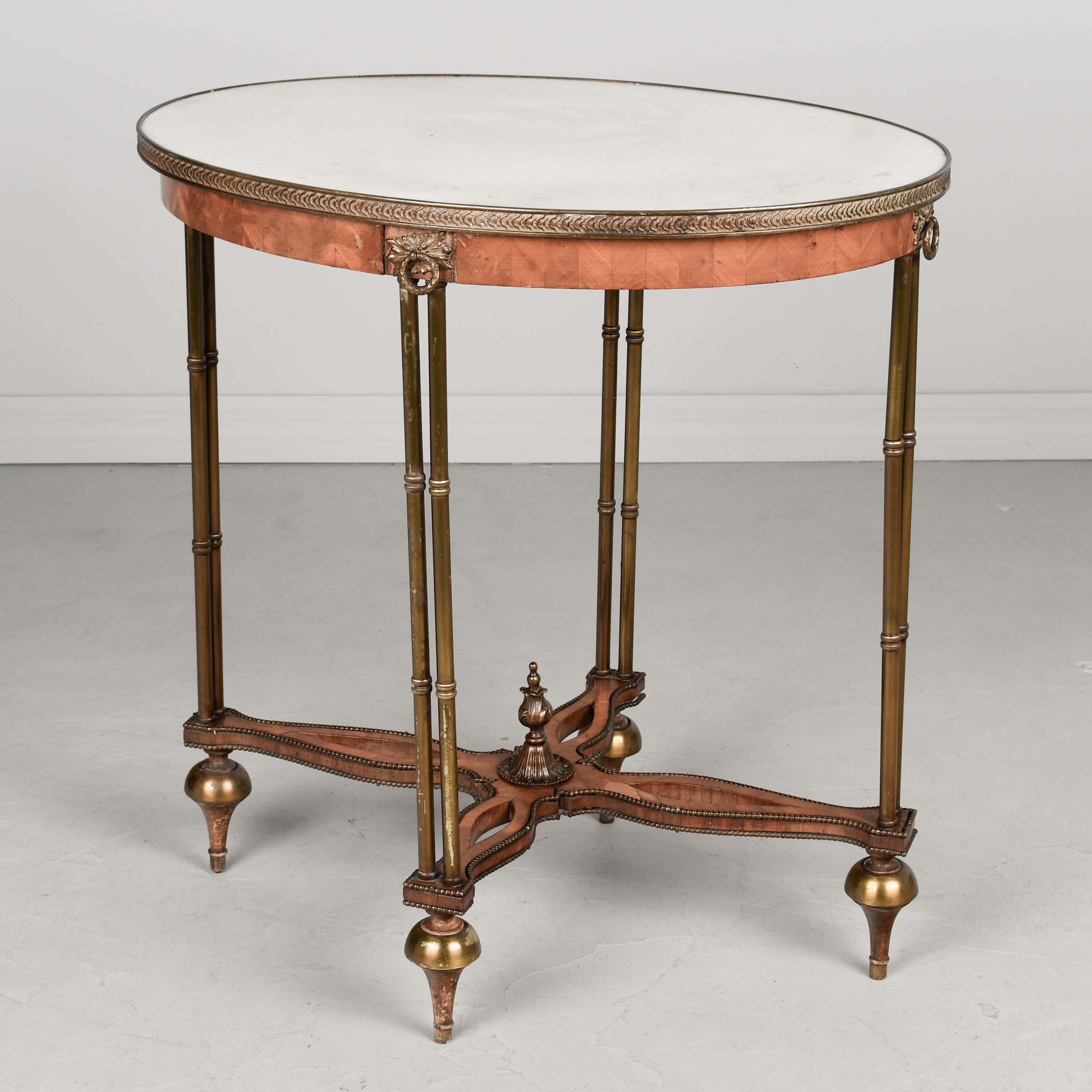 Table d'appoint ovale française de style Louis XVI Bon état - En vente à Winter Park, FL