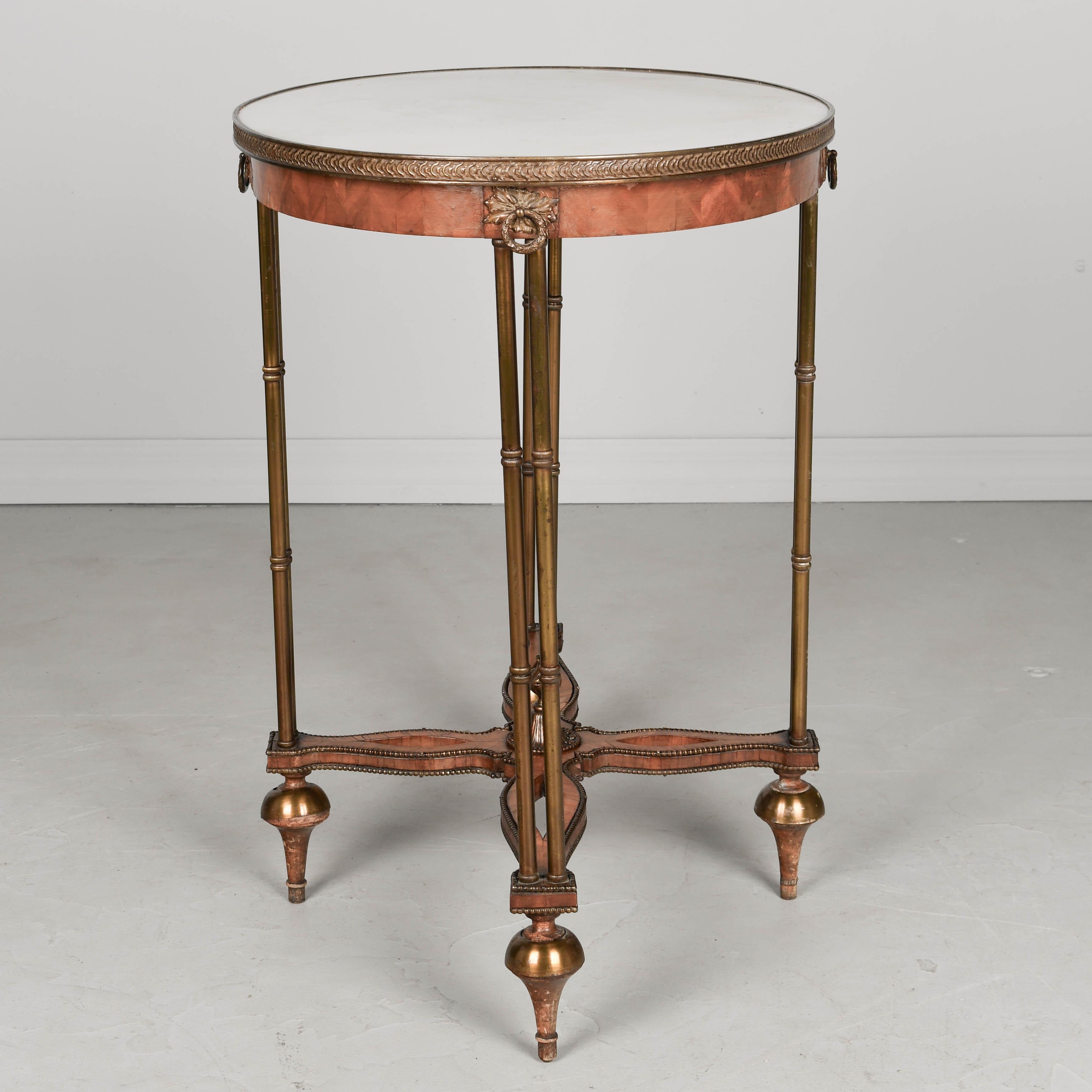 Table d'appoint ovale française de style Louis XVI en vente 1