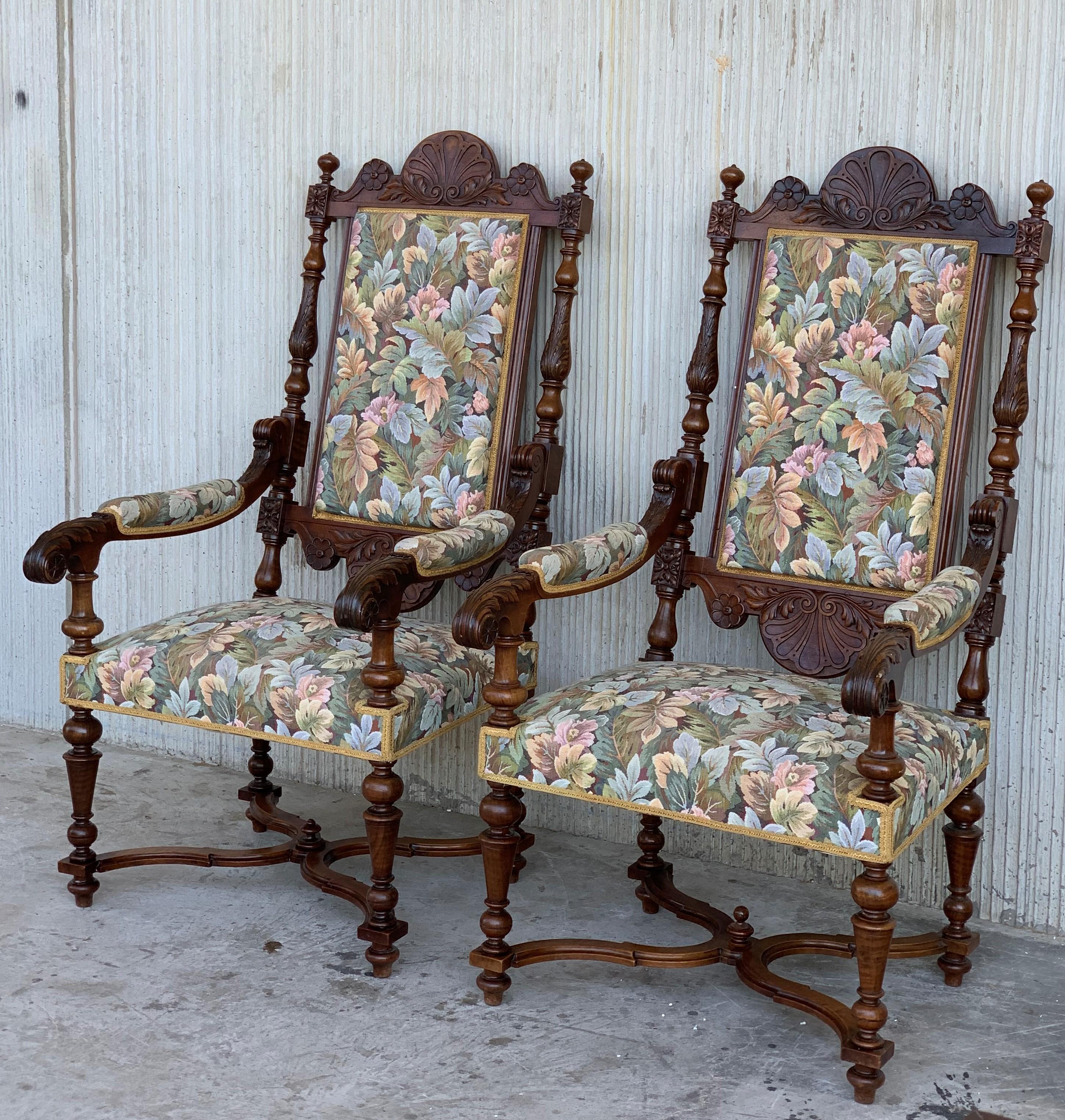 Louis XVI Style French Pair of Carved Walnut Armchairs, 1900s In Good Condition For Sale In Miami, FL