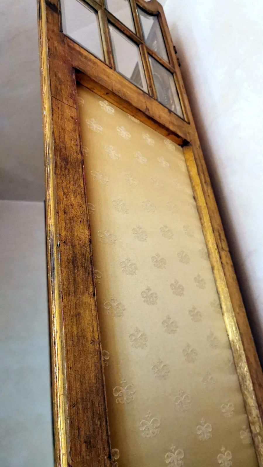 Französischer Raumteiler aus vergoldetem Holz im Louis-XVI.-Stil mit Ölgemälde und Glasmalerei (20. Jahrhundert) im Angebot