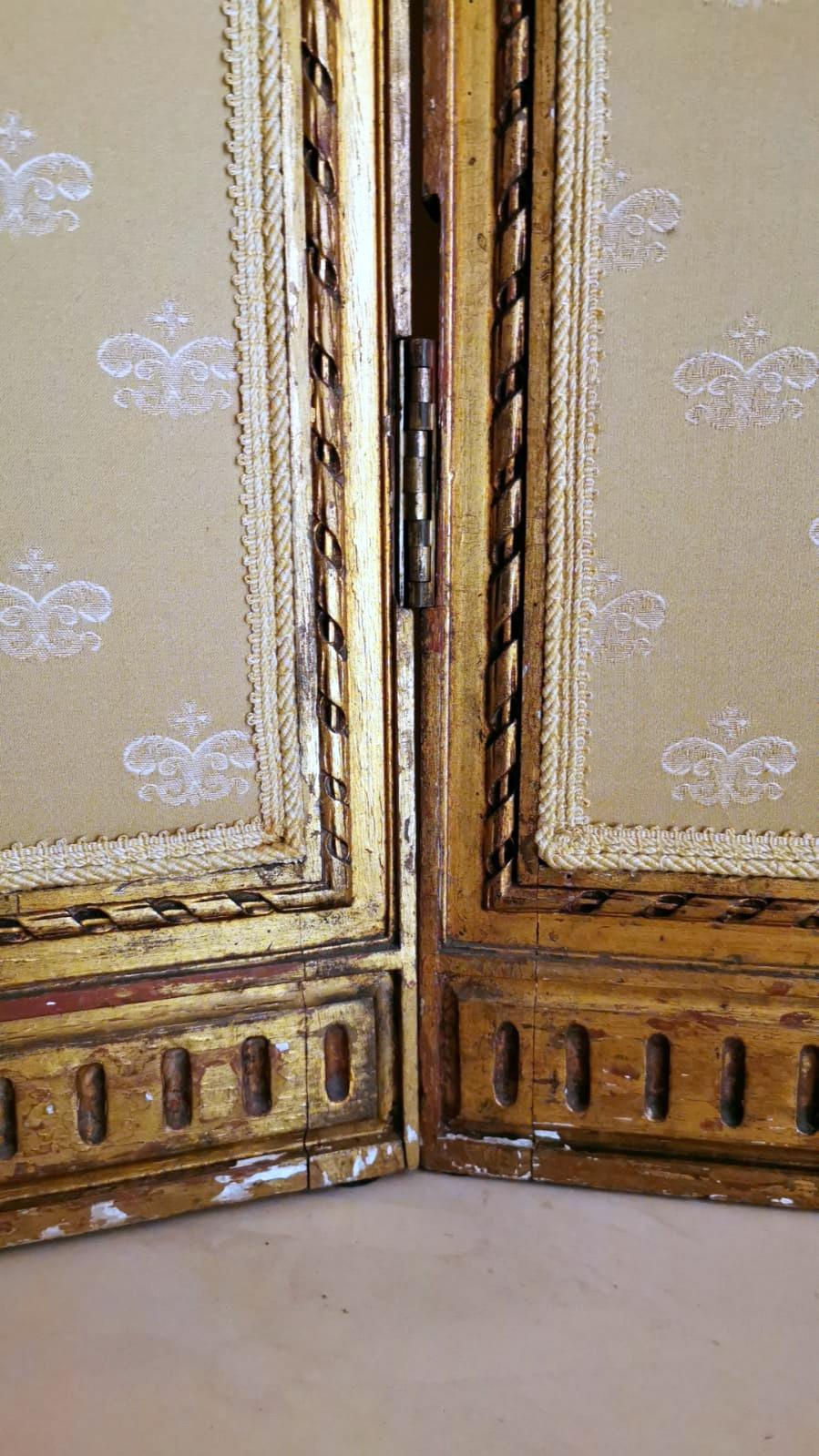 Französischer Raumteiler aus vergoldetem Holz im Louis-XVI.-Stil mit Ölgemälde und Glasmalerei im Angebot 1