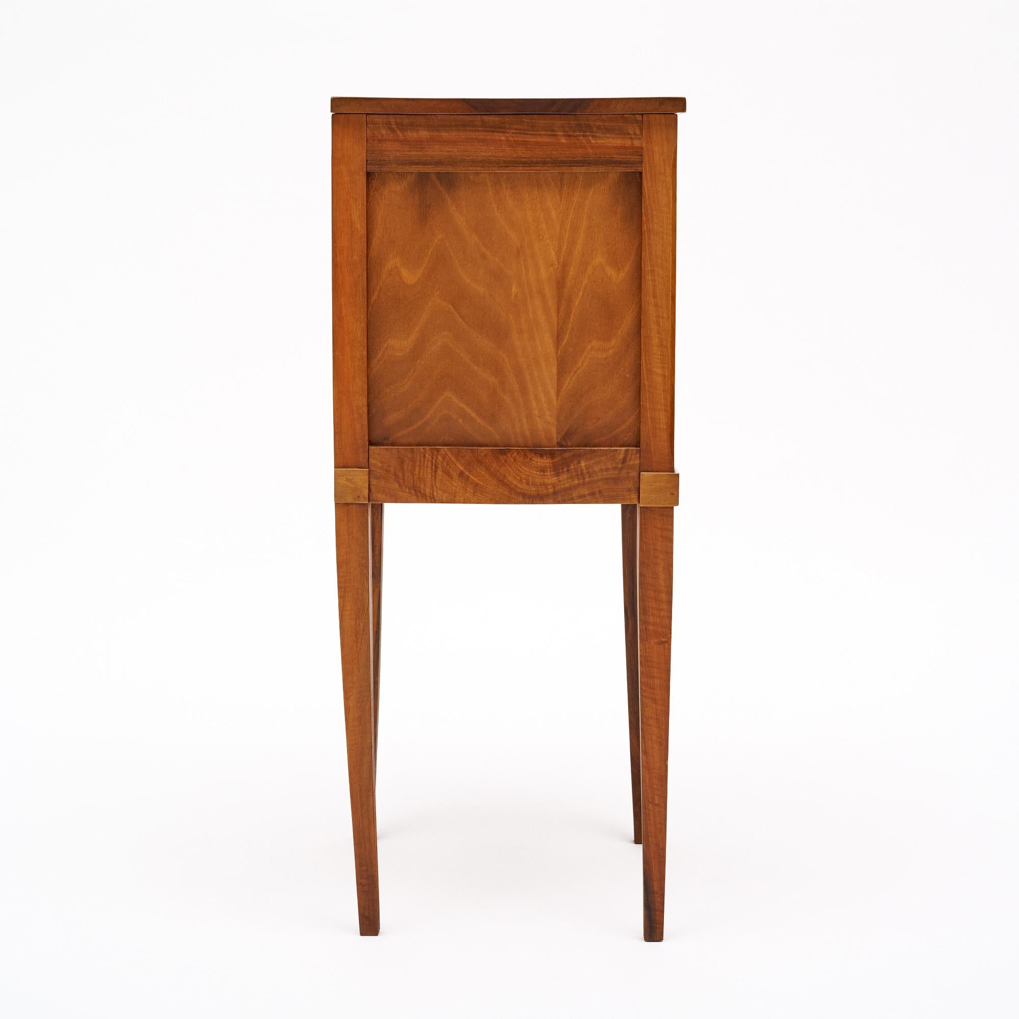 Table d'appoint française de style Louis XVI Bon état - En vente à Austin, TX