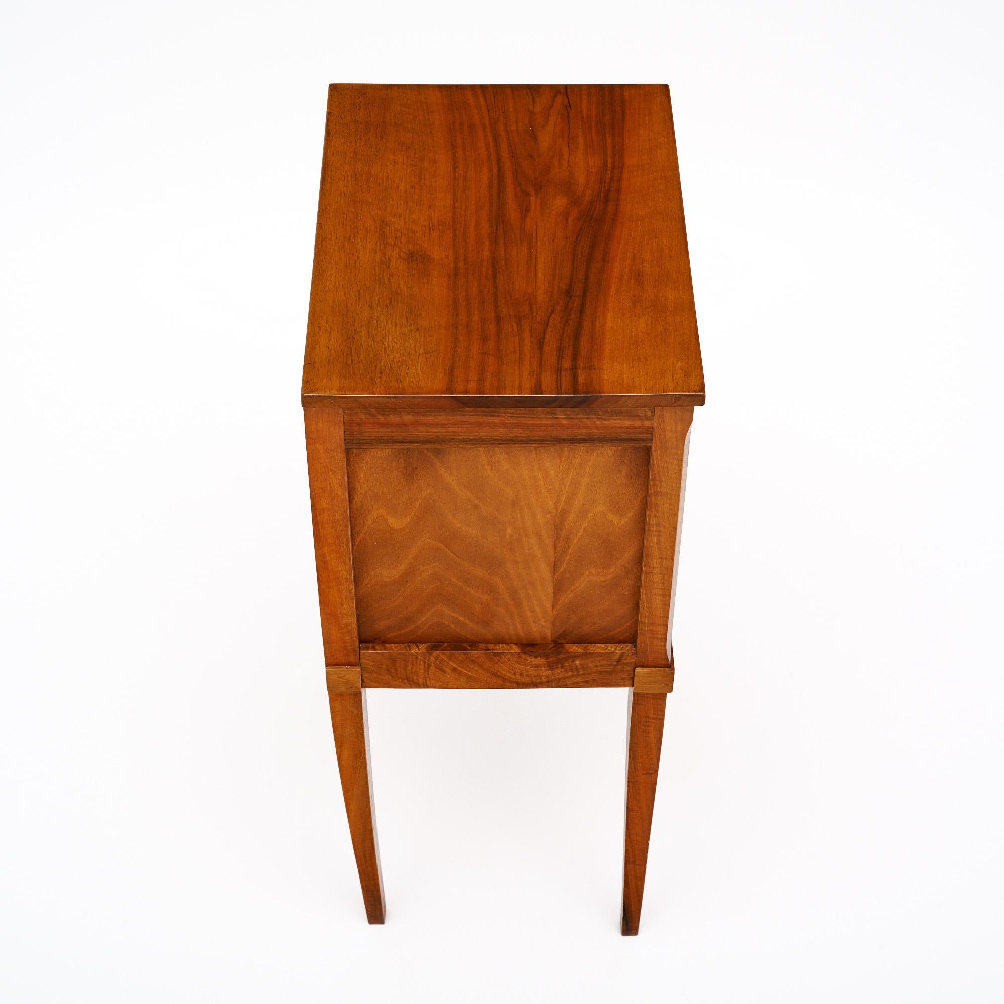 Début du XIXe siècle Table d'appoint française de style Louis XVI en vente