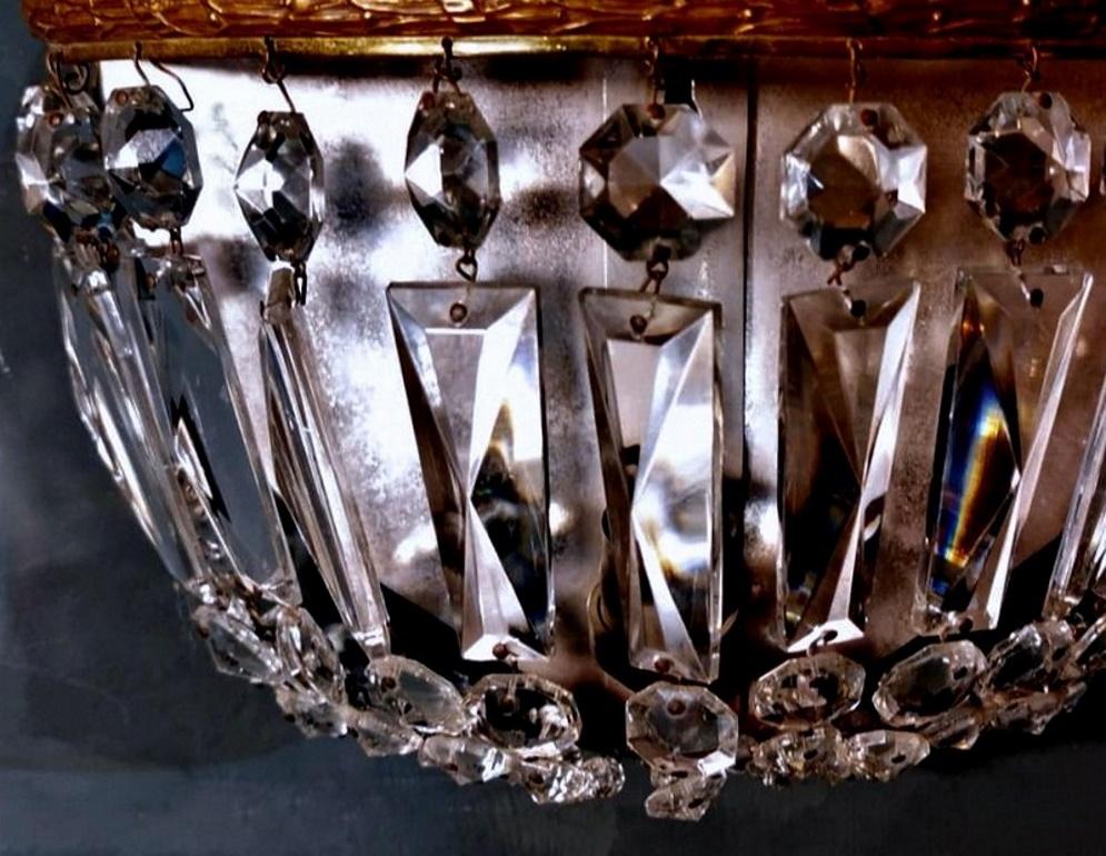 Louis XVI Style French Wall Sconce in Gilt Brass and Crystal For Sale 6