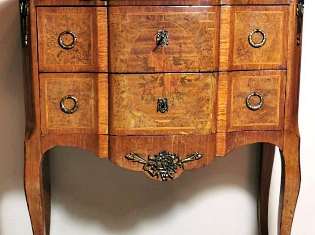 Louis XVI Style French Walnut Briarwood Chest of Drawers with Marble Top In Good Condition For Sale In Prato, Tuscany