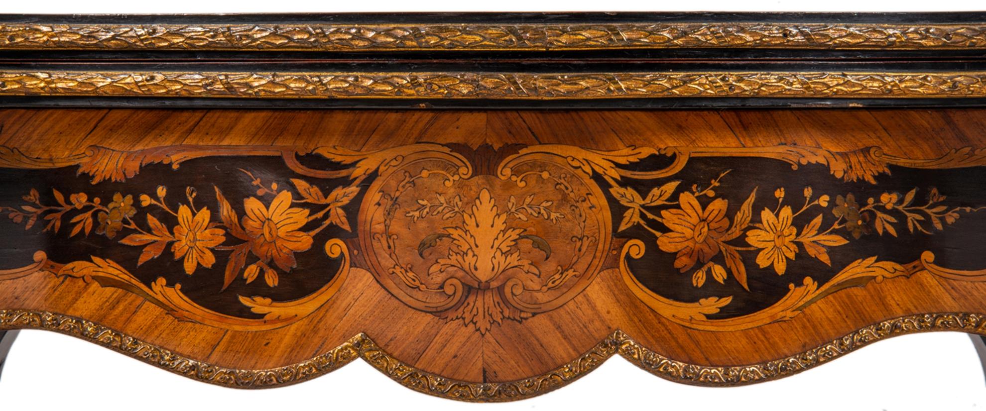 Französischer Kartentisch aus Nussbaum mit Intarsien im Louis-XVI-Stil im Angebot 1