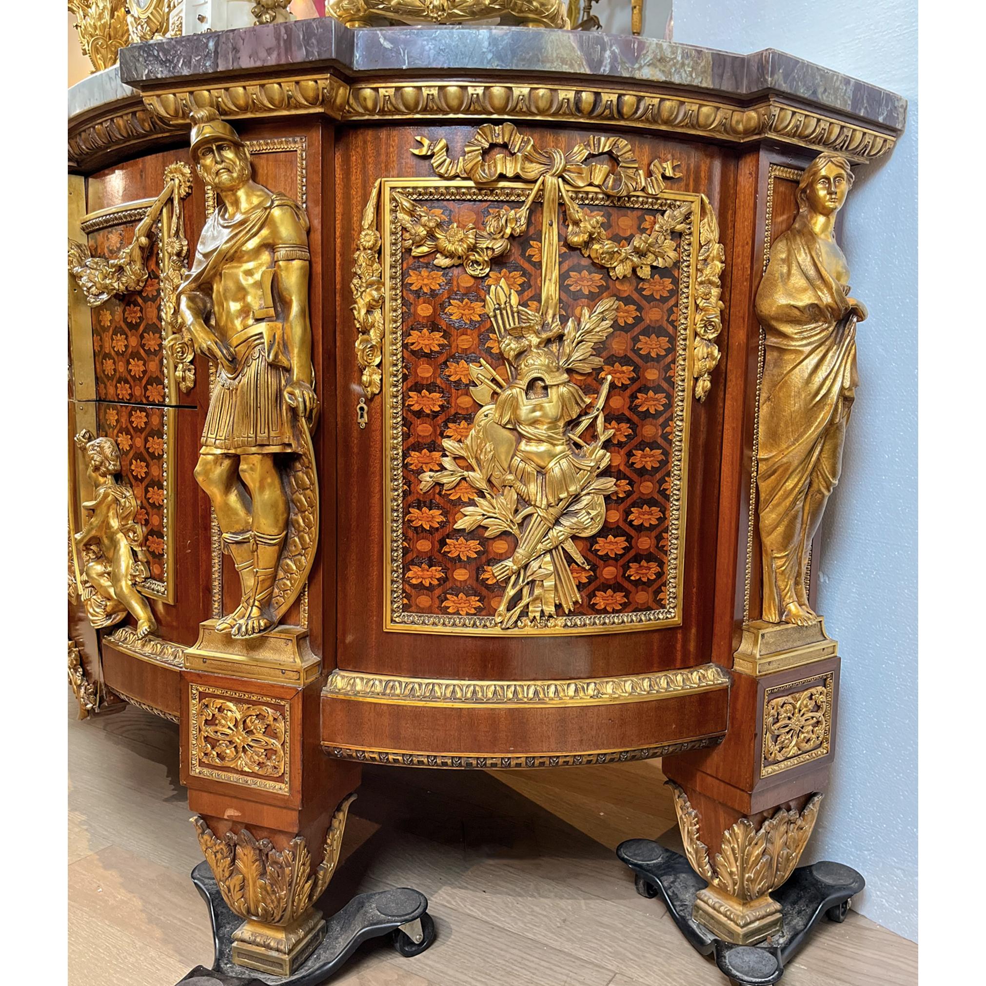 Bronzo Commodo intarsiato in legno di frutta in stile Jean Louis XVI su modello di Jean-Henri Reisener in vendita