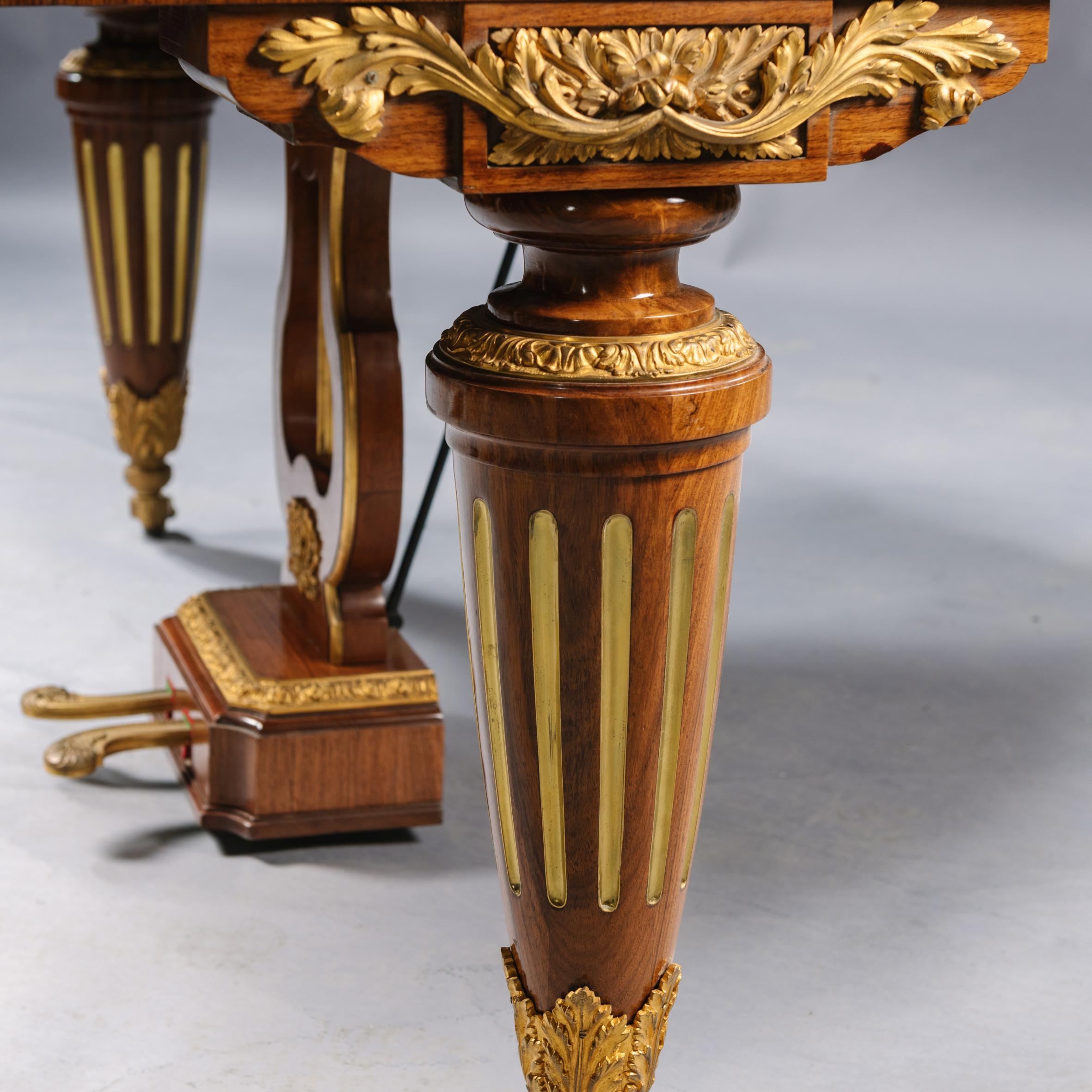 Grand piano à queue GBaby de style Louis XVI par Gaveau Paris en vente 3