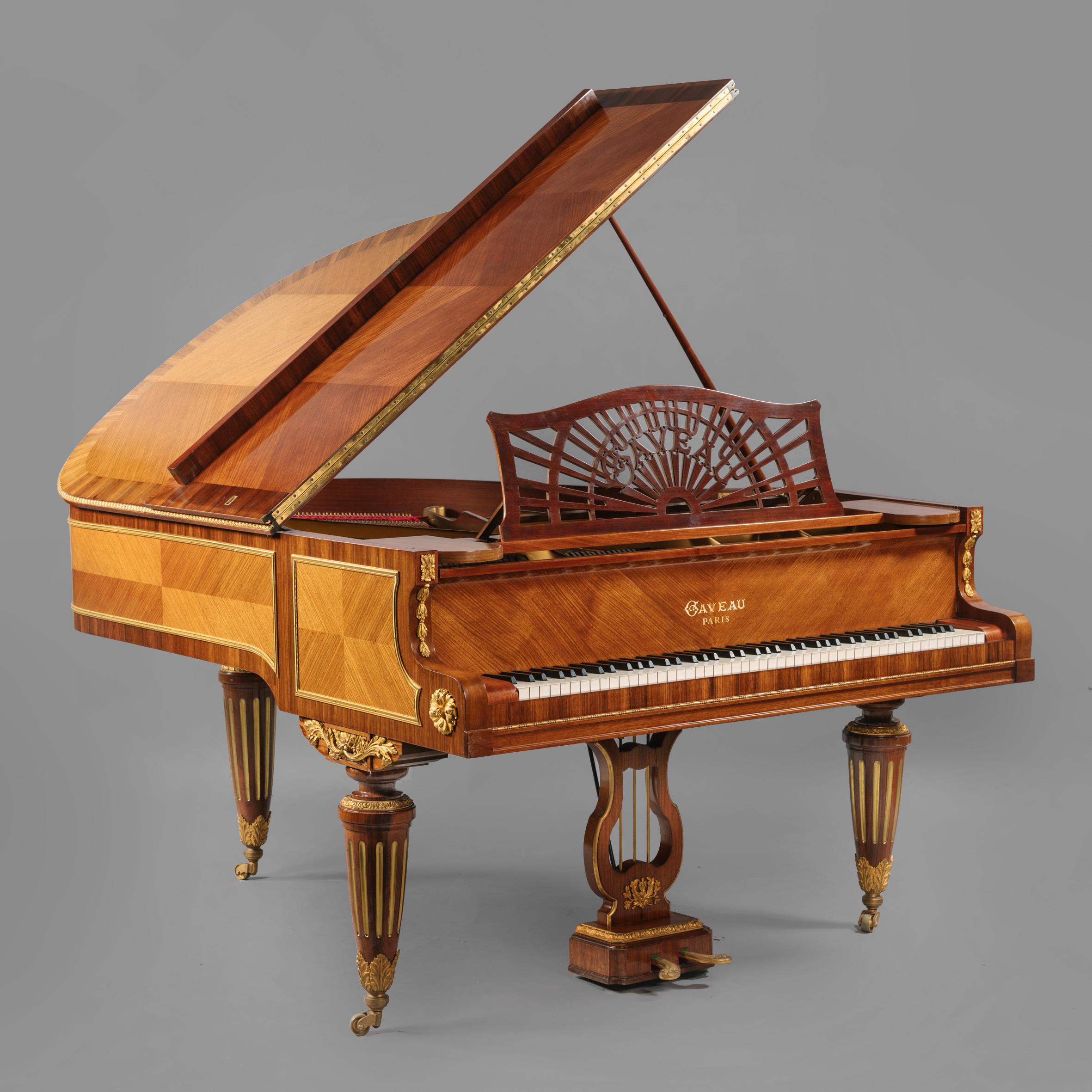 Großes Klavier im Louis-XVI-Stil GBaby von Gaveau Paris (Französisch) im Angebot