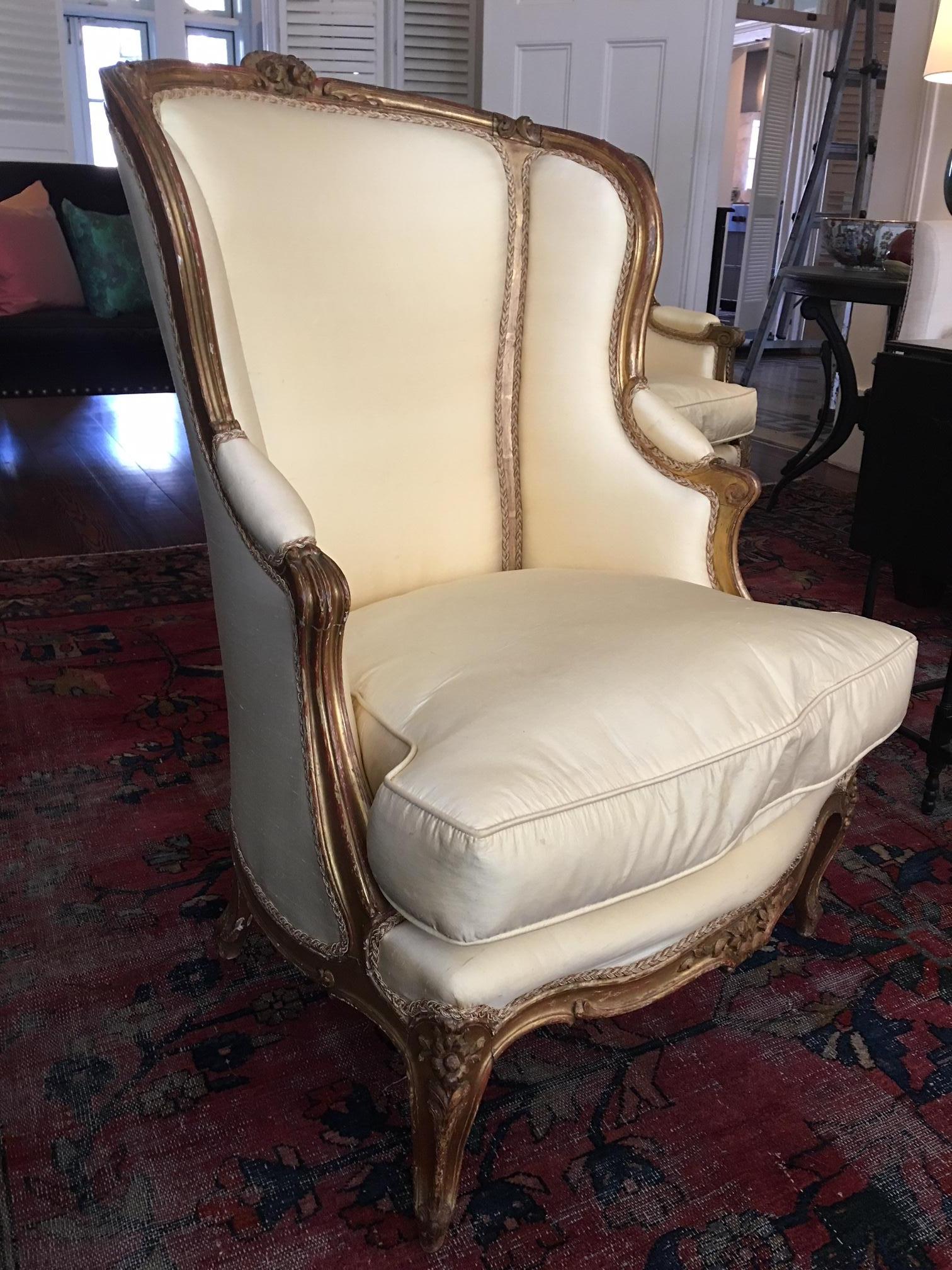 Louis XVI style gilded chair, 19th century. Round back and down cushion seat.