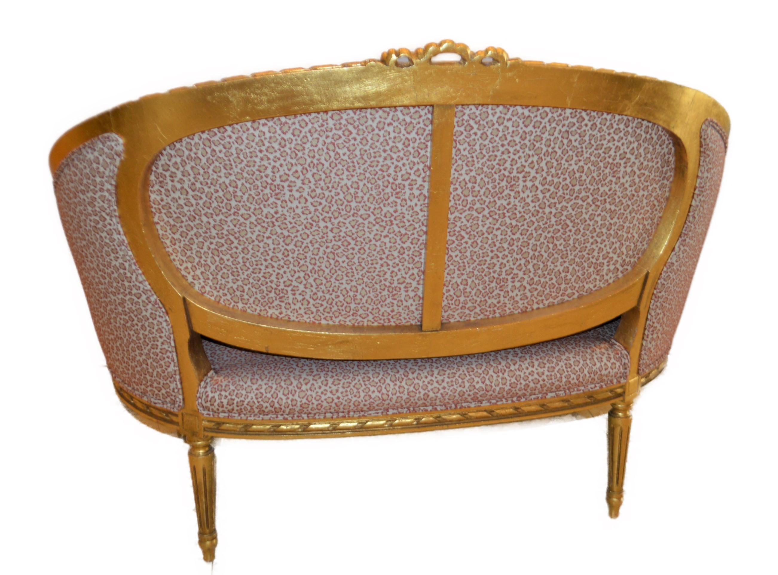 Louis XVI style gilded settee with pink and cream fabric. 1