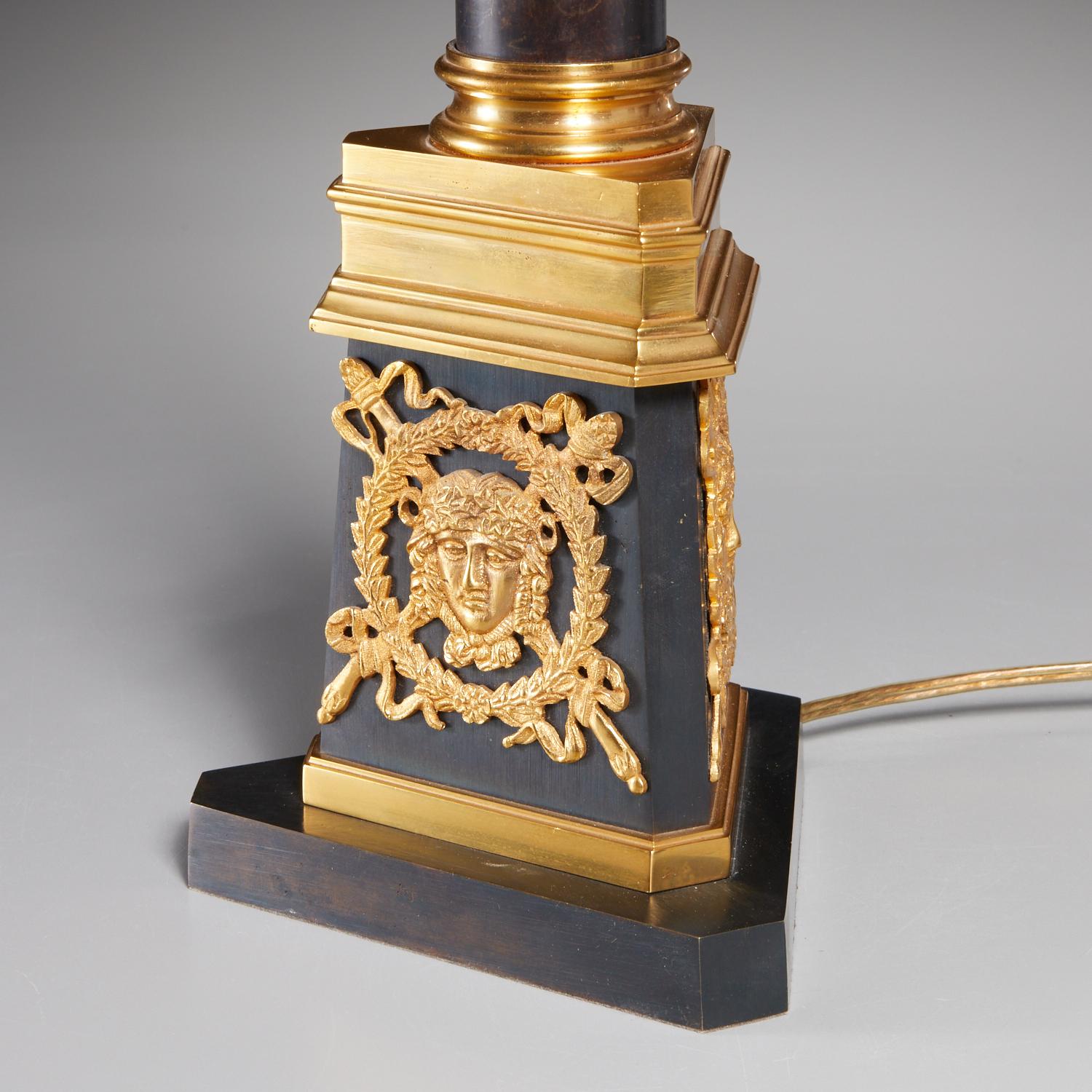 Paire de lampes de style Louis XVI en bronze doré et patiné de Gherardo Degli Albizzi Bon état - En vente à Morristown, NJ