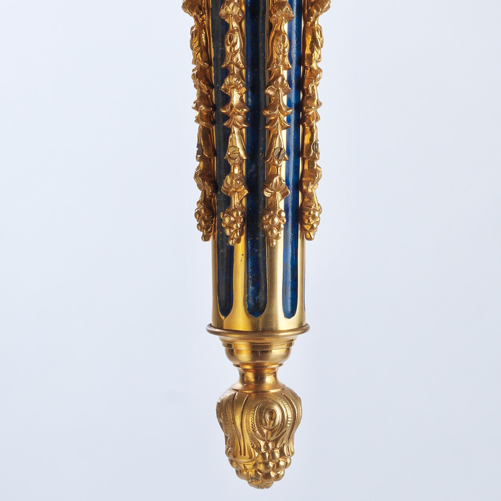 Doré Lustre de style Louis XVI en bronze doré et émail de Gherardo Degli Albizzi  en vente
