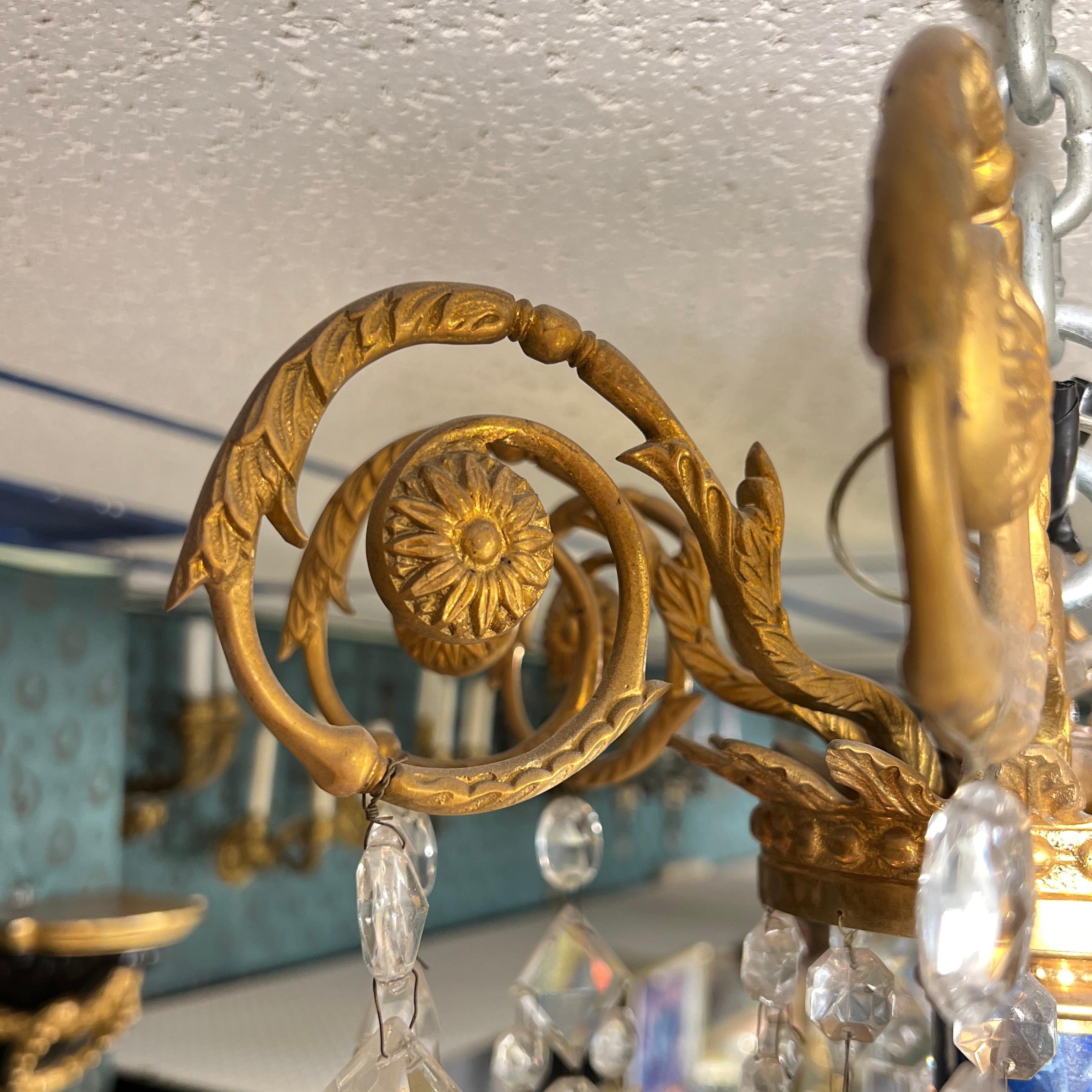 Lampadario a 12 luci in stile Impero Russo Baltico, bronzo dorato e finto lapis In condizioni buone in vendita a New York, NY