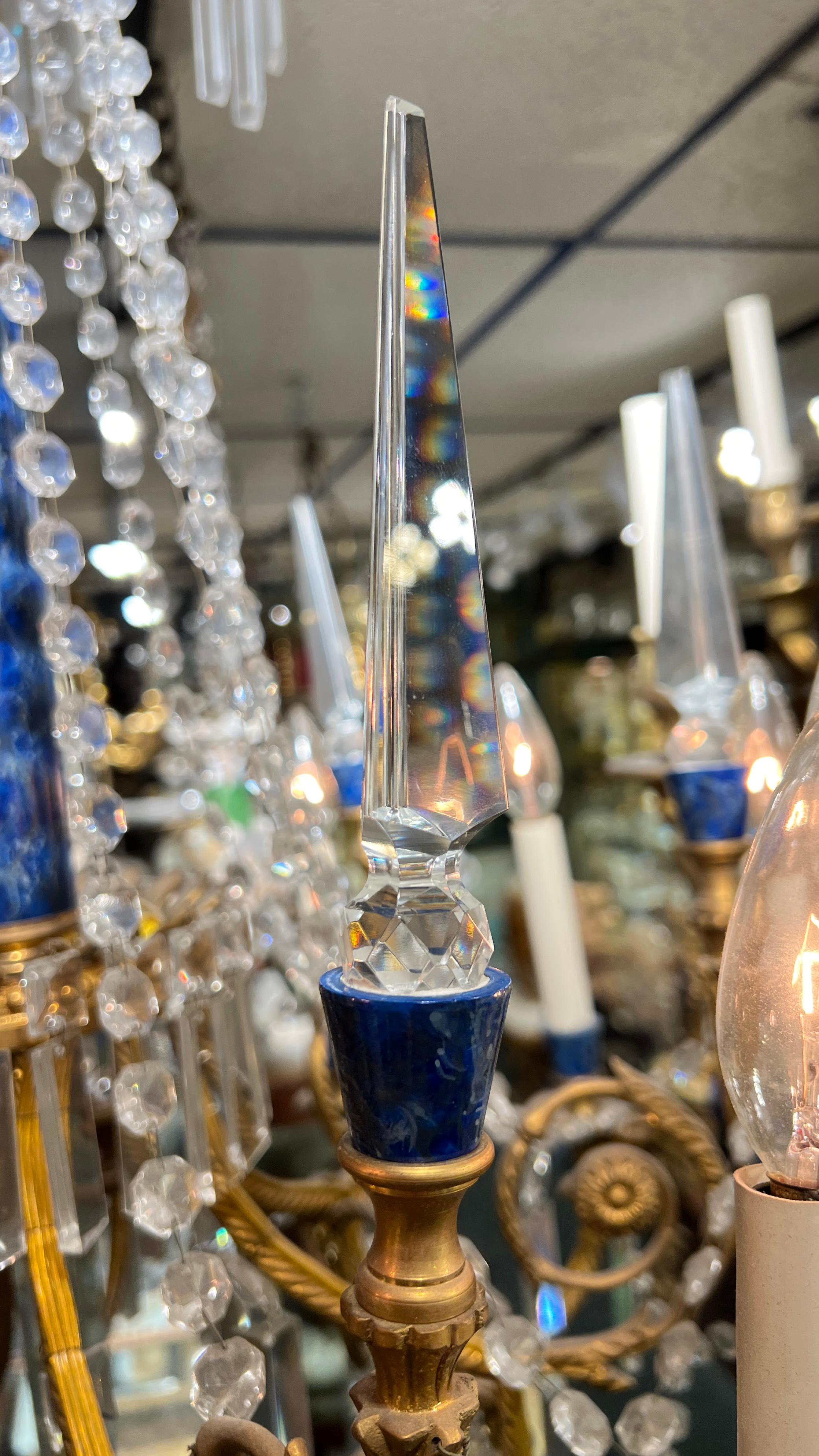 Metallo Lampadario a 12 luci in stile Impero Russo Baltico, bronzo dorato e finto lapis in vendita