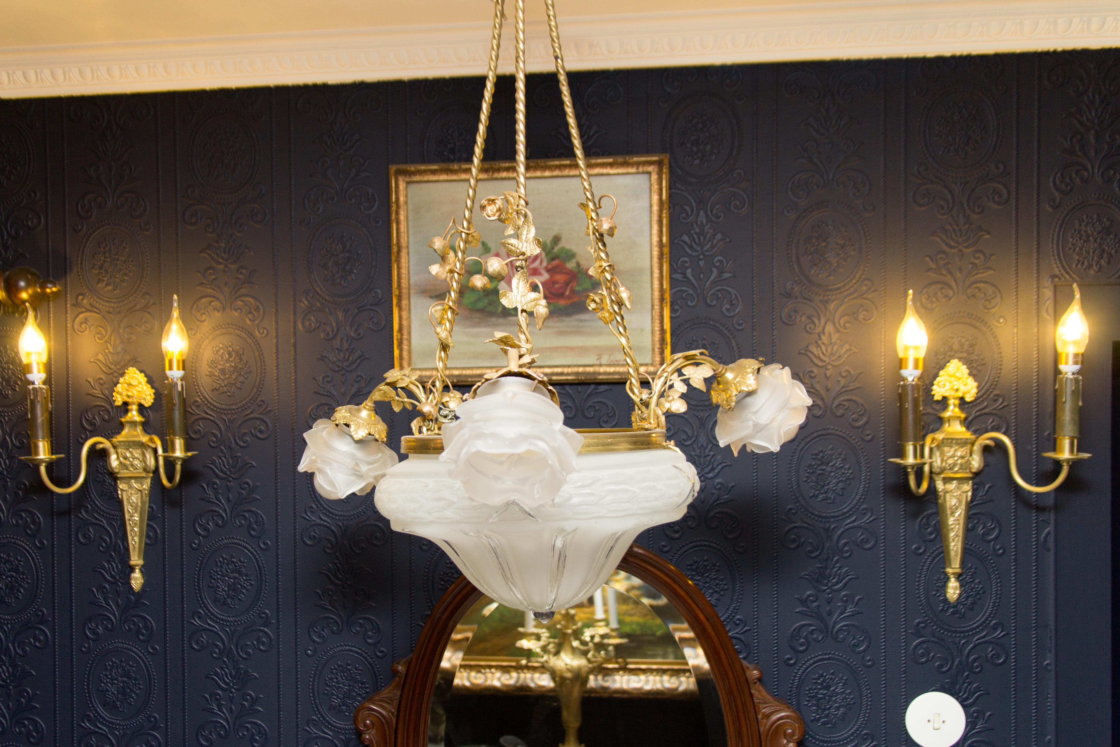 Early 20th Century Louis XVI Style Gilt Bronze and Frosted Glass Chandelier