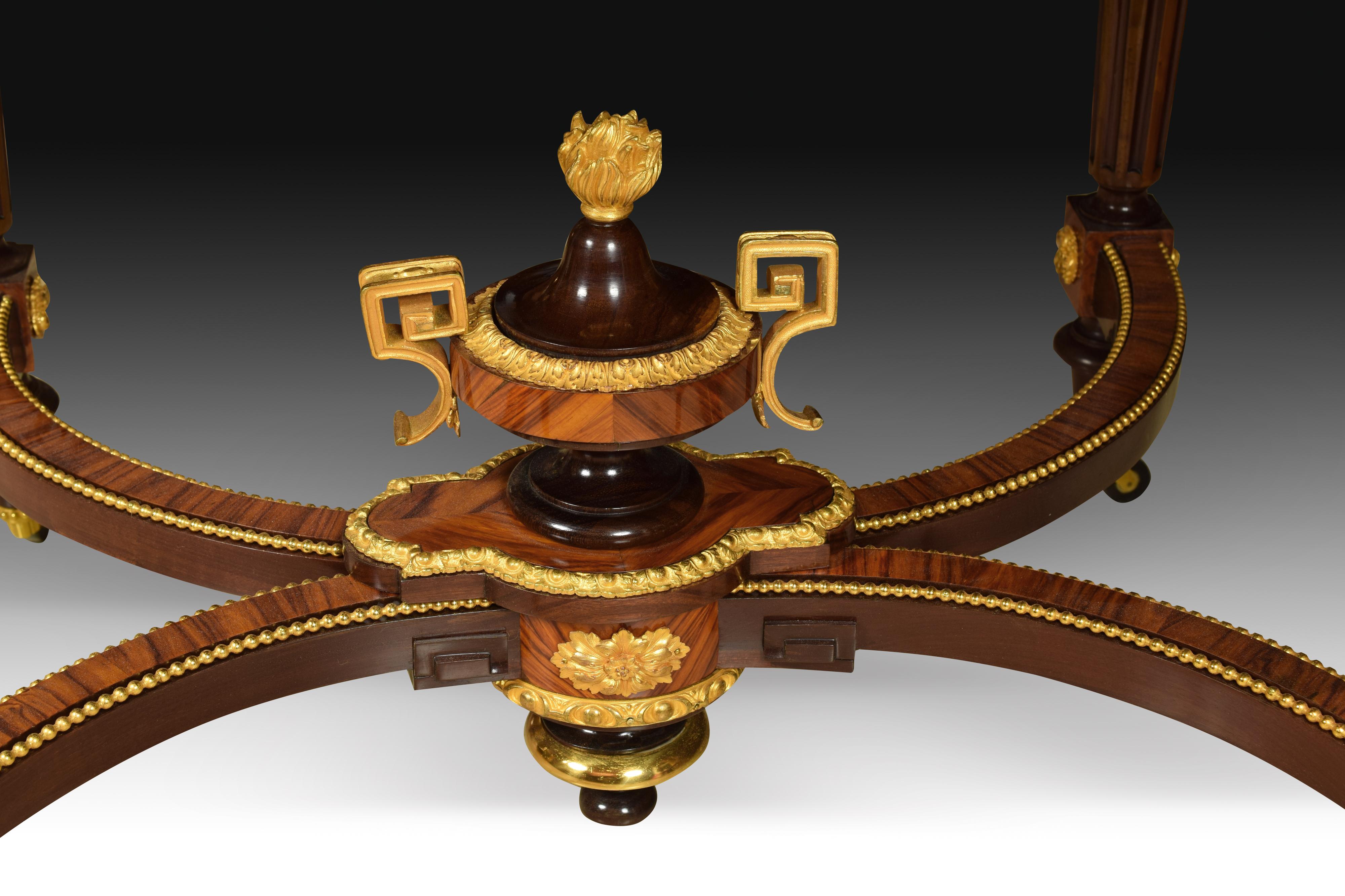 Louis XVI Style Gilt Bronze and Marquetry Centre Table, France, 19th Century In Excellent Condition For Sale In Madrid, ES