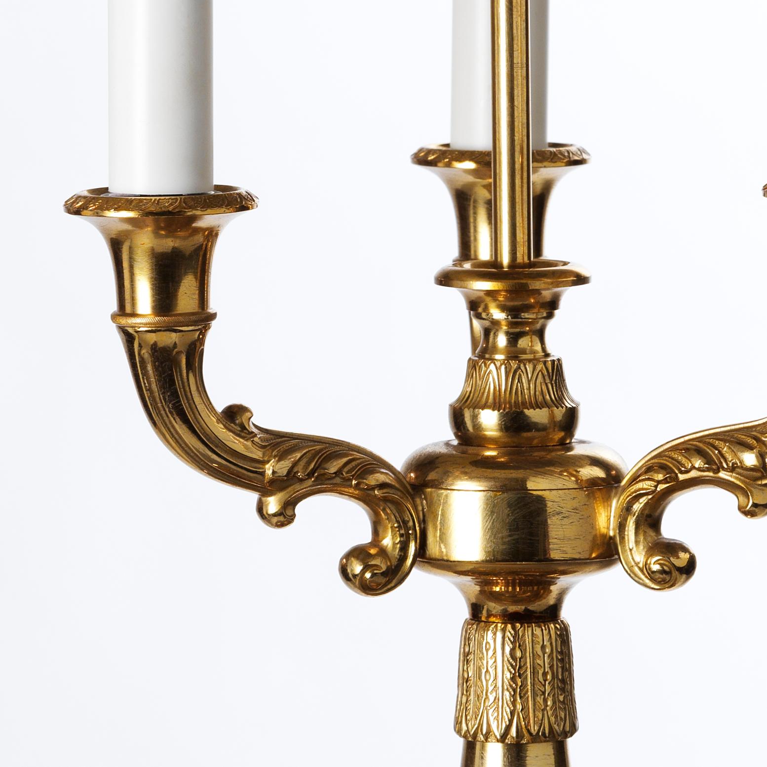 Vergoldete Bronze und Tole-Bouillotte im Louis-XVI.-Stil von Gherardo Degli Albizzi (Italienisch) im Angebot