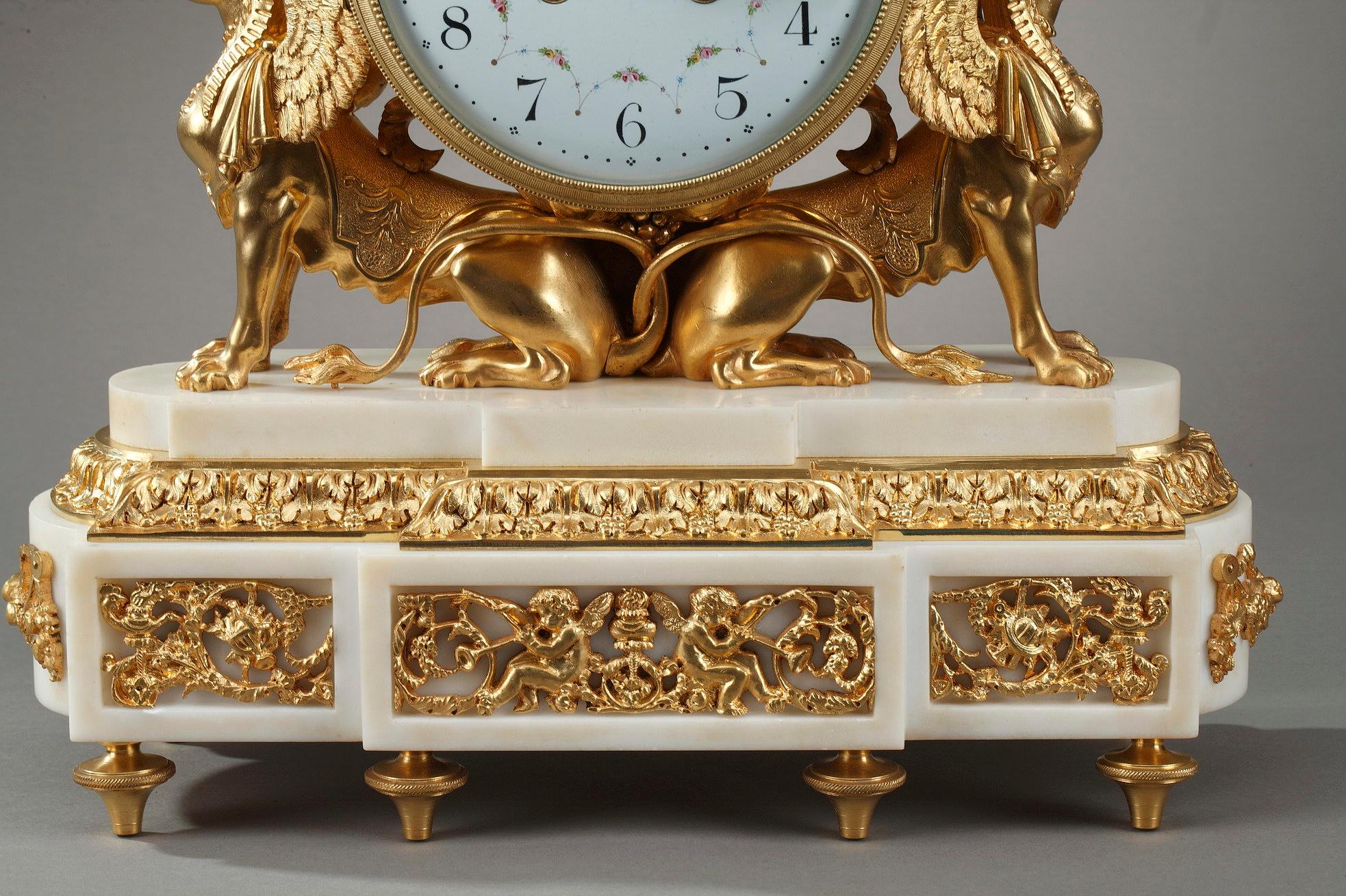 Louis XVI-Stil Uhr aus vergoldeter Bronze und weißem Marmor im Angebot 8