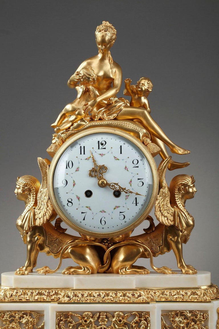 Louis XVI Style Gilt Bronze and White Marble Clock In Good Condition For Sale In Paris, FR