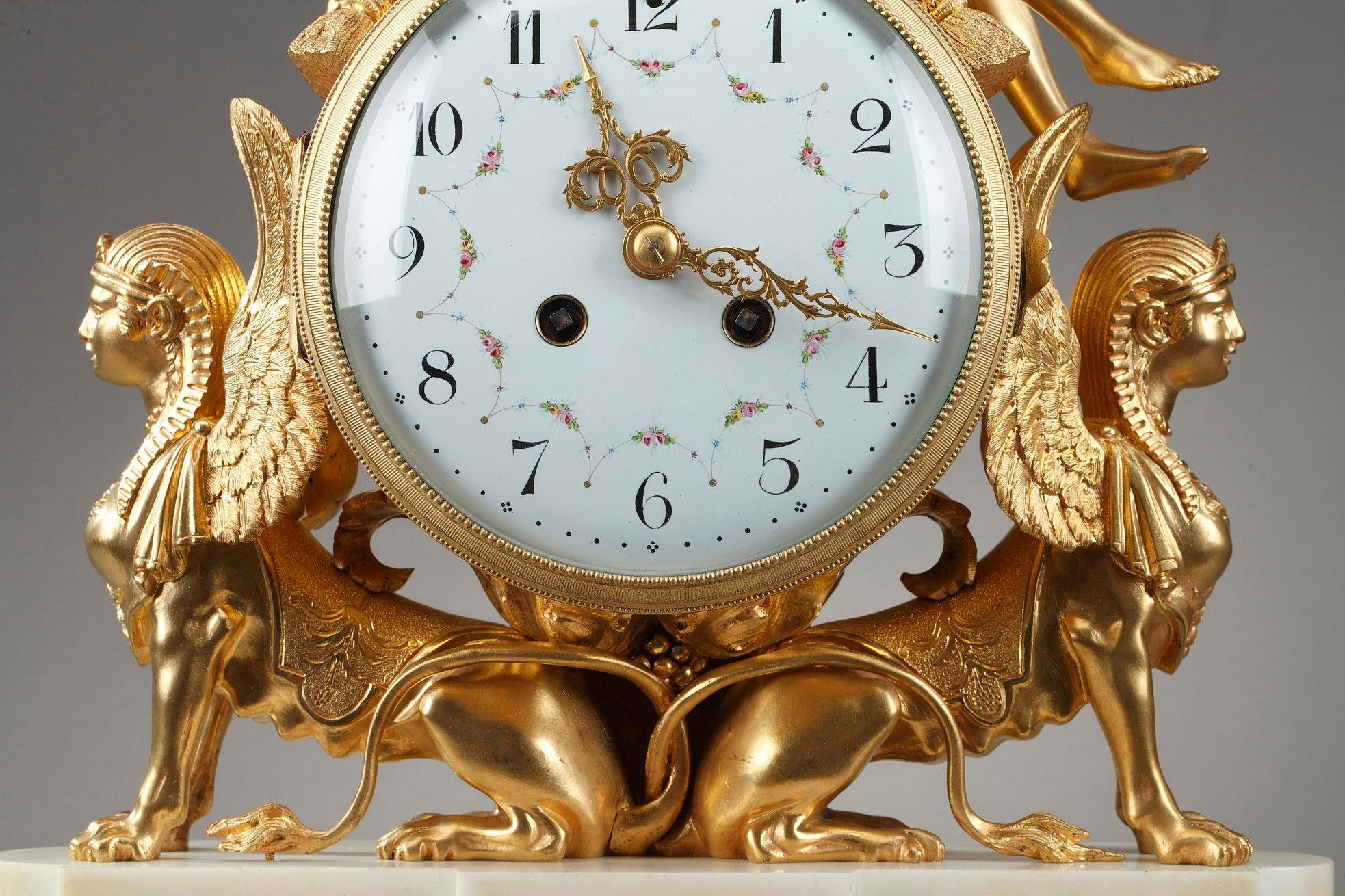 Louis XVI-Stil Uhr aus vergoldeter Bronze und weißem Marmor (Vergoldet) im Angebot