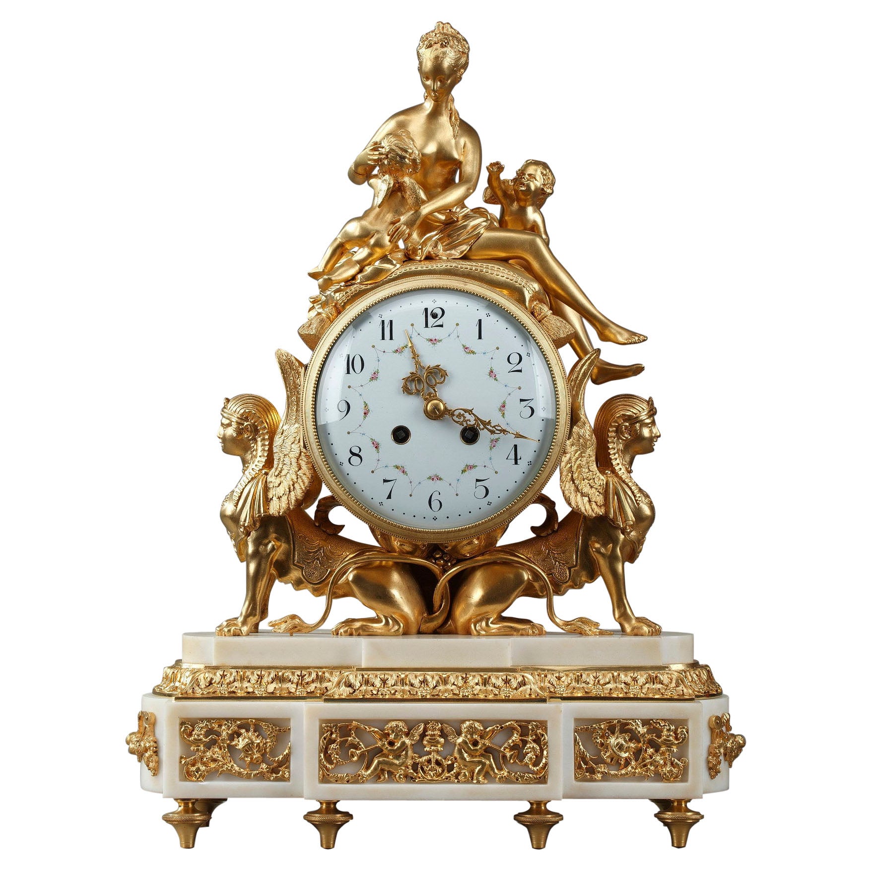 Orologio in bronzo dorato e marmo bianco in stile Luigi XVI