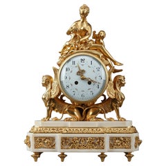 Reloj de Bronce Dorado y Mármol Blanco Estilo Luis XVI
