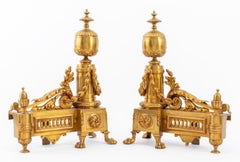 Paire de chenets de style Louis XVI en bronze doré