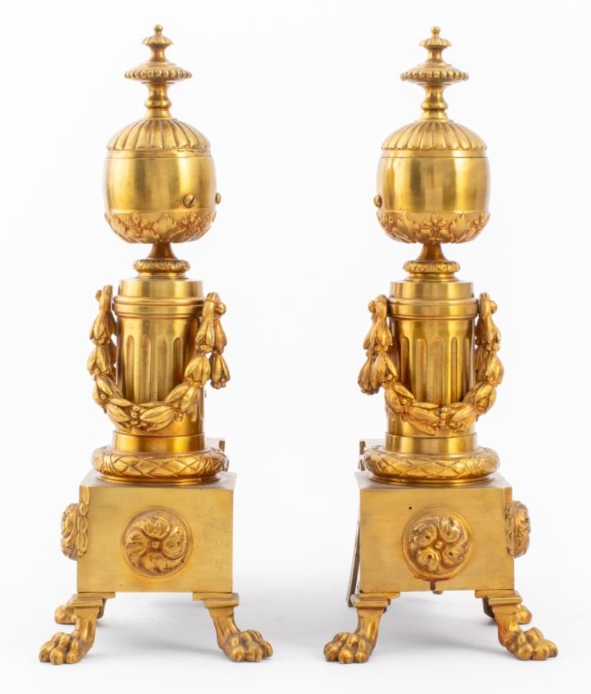 Louis XVI-Stil vergoldete Bronze Andirons, Paar (Vergoldet) im Angebot