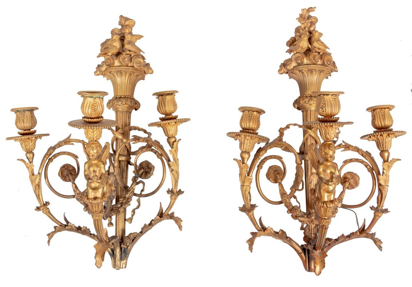 Vergoldete Bronzeapplikationen im Louis-XVI-Stil, Paar im Zustand „Gut“ im Angebot in Astoria, NY
