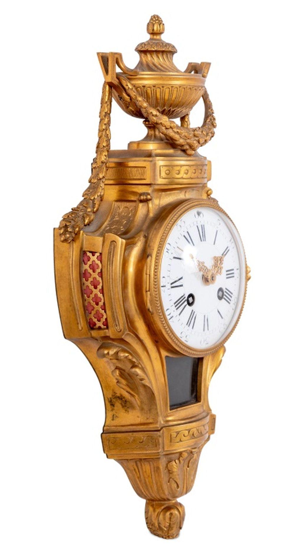Francese Orologio a cartello in bronzo dorato in stile Luigi XVI in vendita