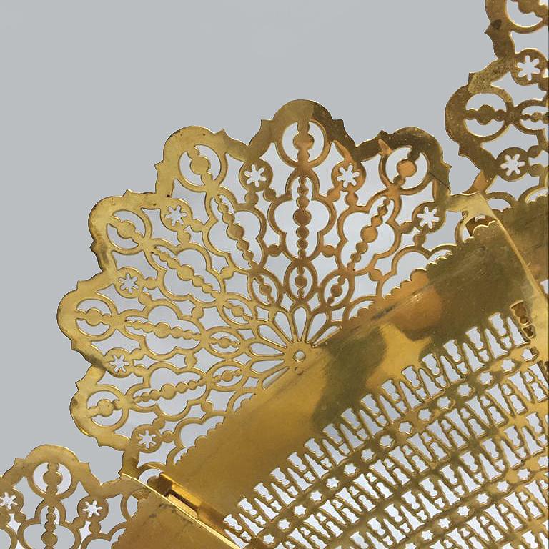 Louis XVI Style Gilt-Bronze Fan Shaped Fire Screen For Sale 1