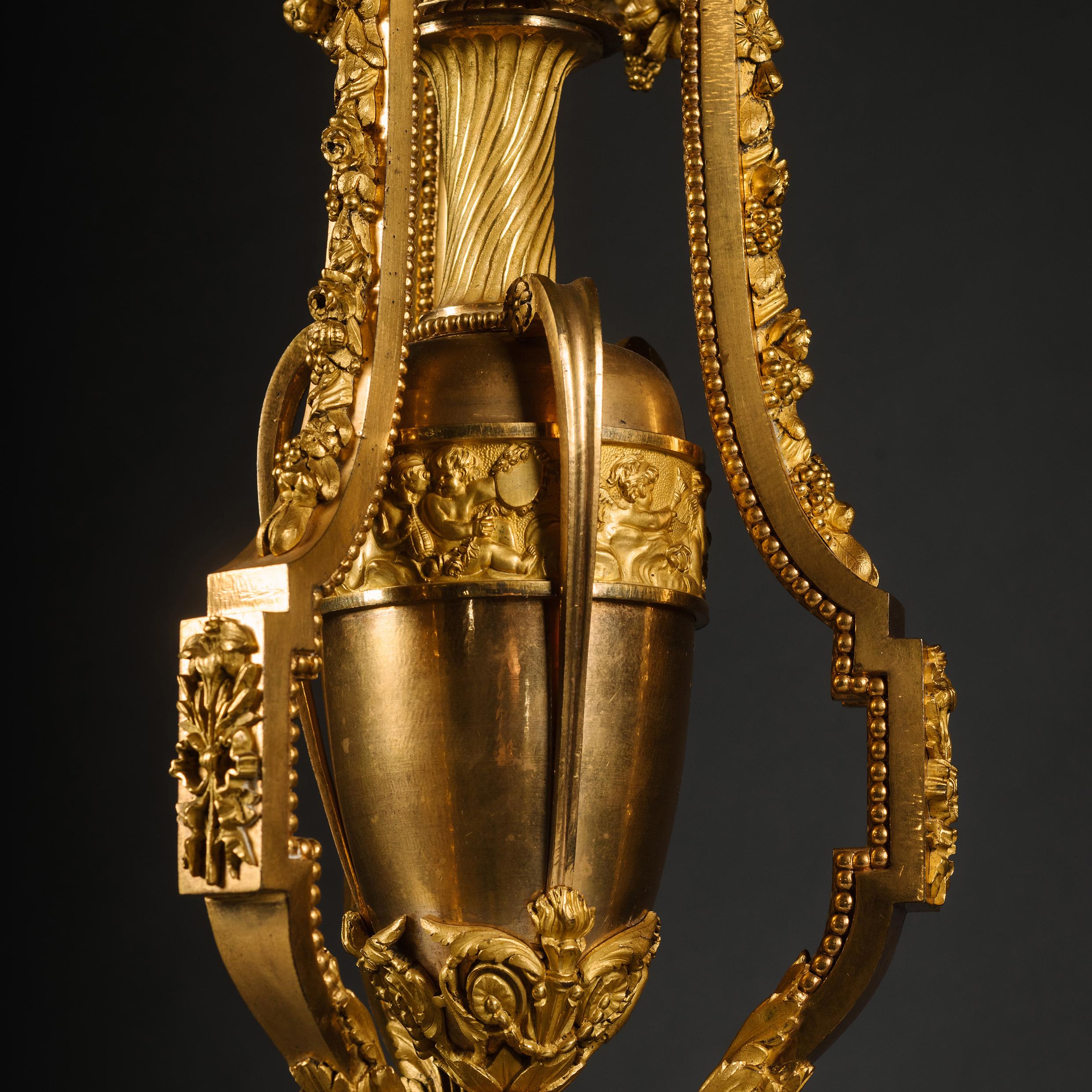 XIXe siècle Candélabre à quatre lumières de style Louis XVI en bronze doré en vente