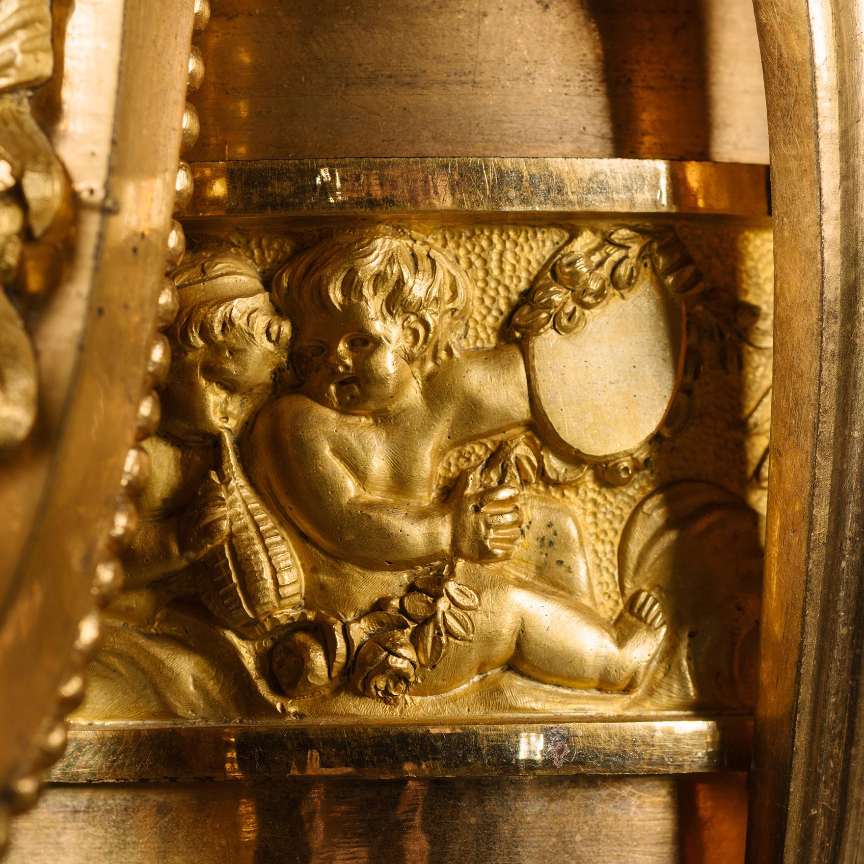 Bronze Candélabre à quatre lumières de style Louis XVI en bronze doré en vente