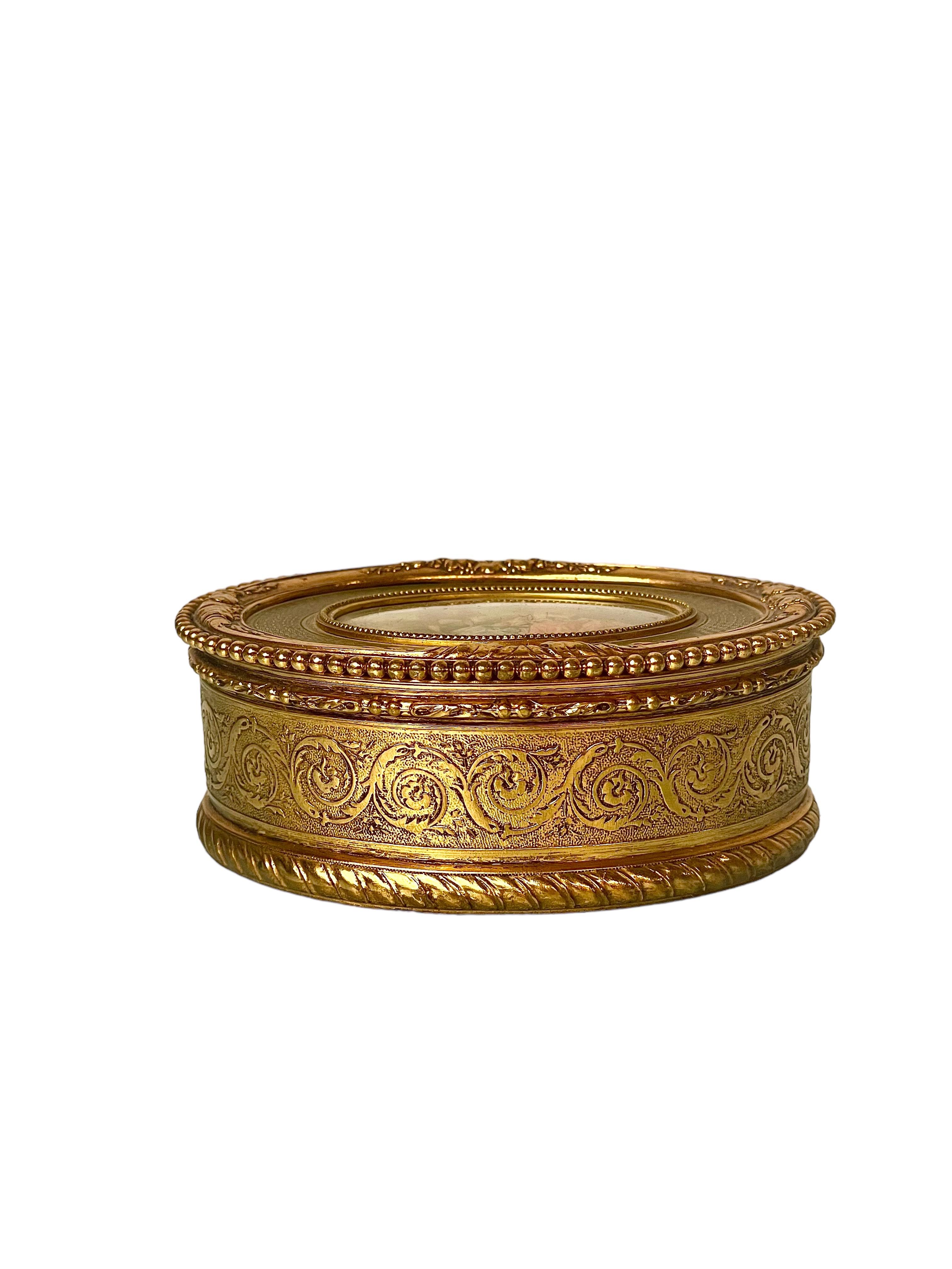 Français Boîte à bijoux de style Louis XVI en bronze doré en vente