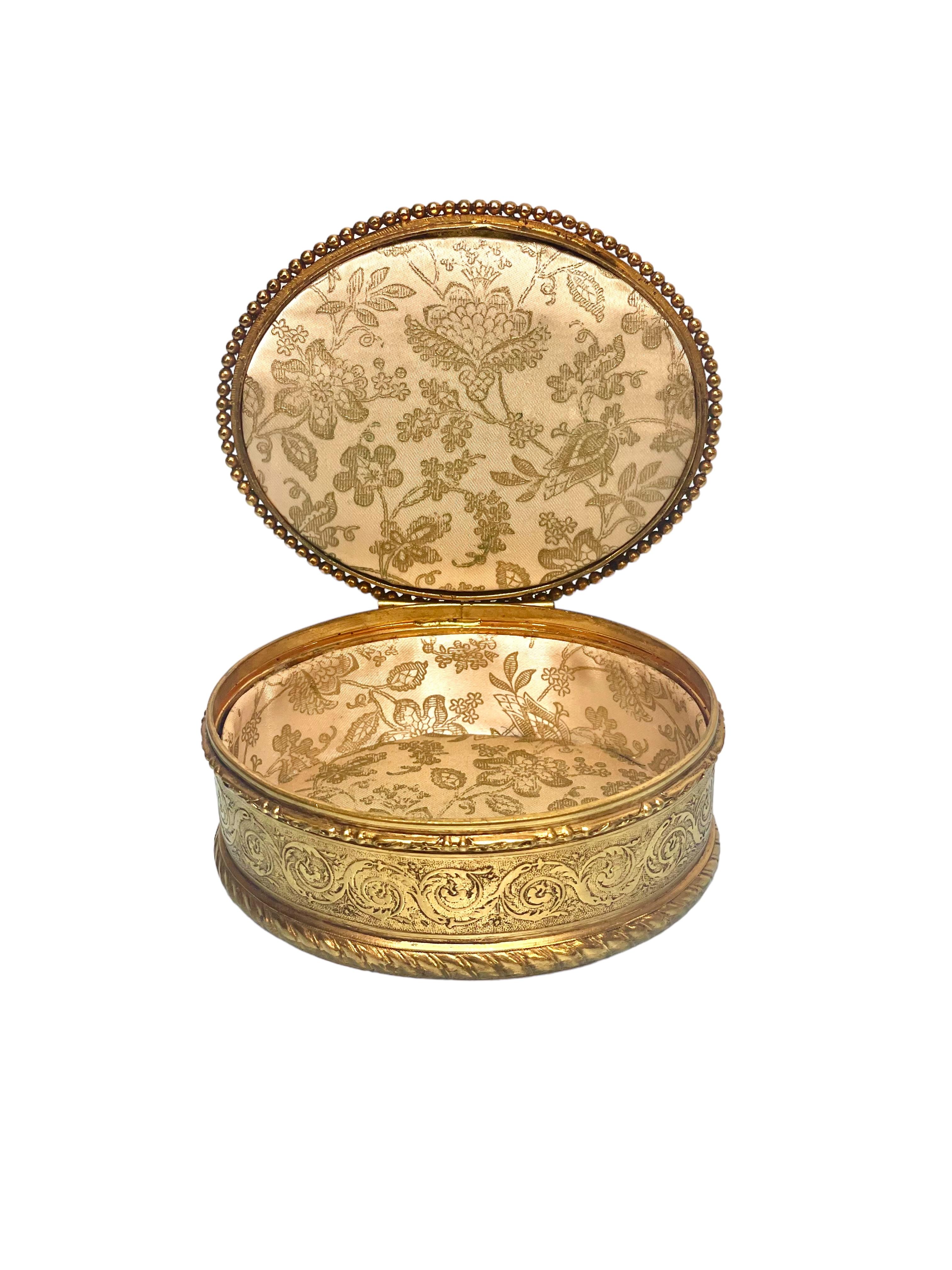 XIXe siècle Boîte à bijoux de style Louis XVI en bronze doré en vente